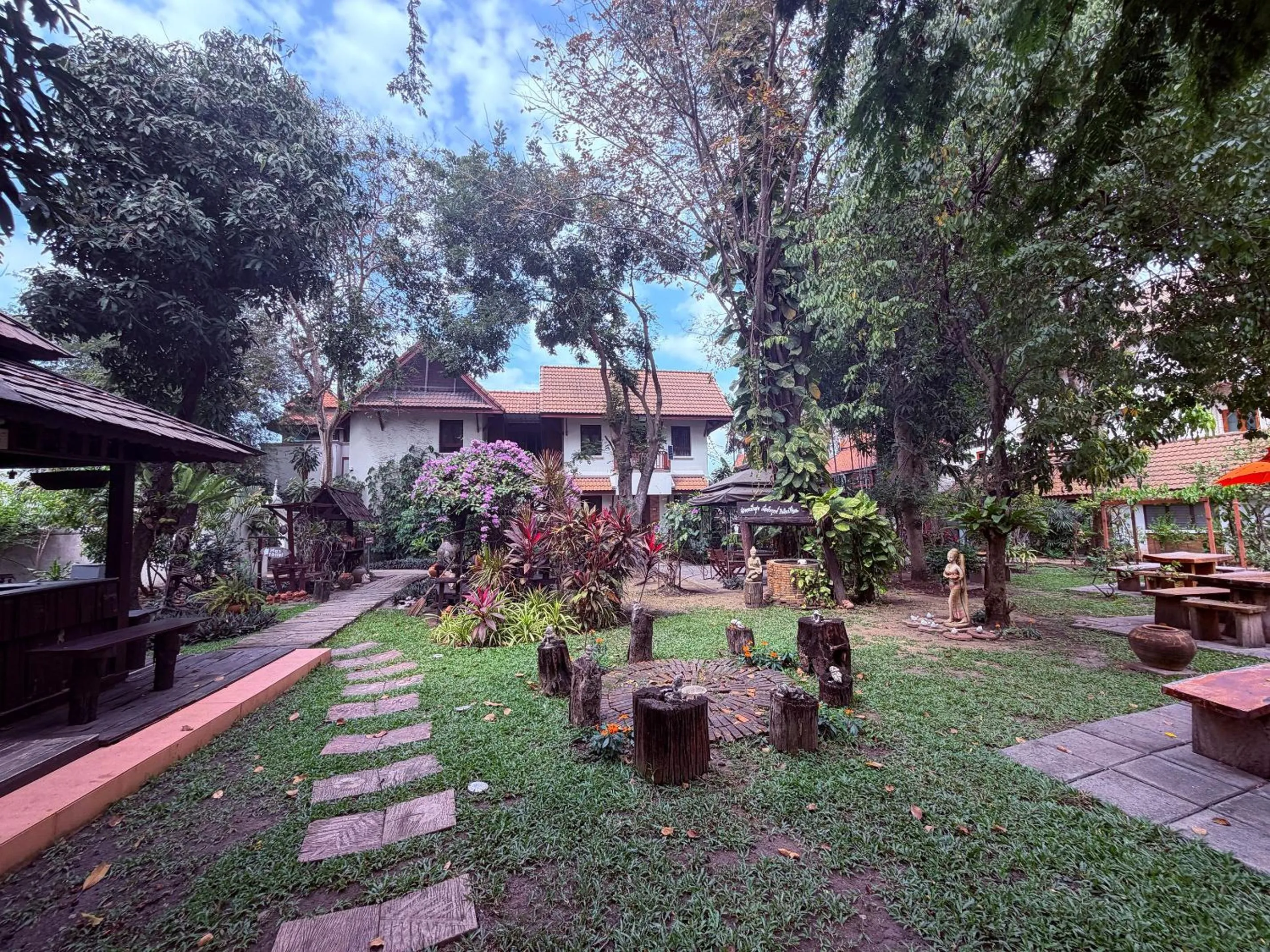 Property building in Ayutthaya Garden River Home