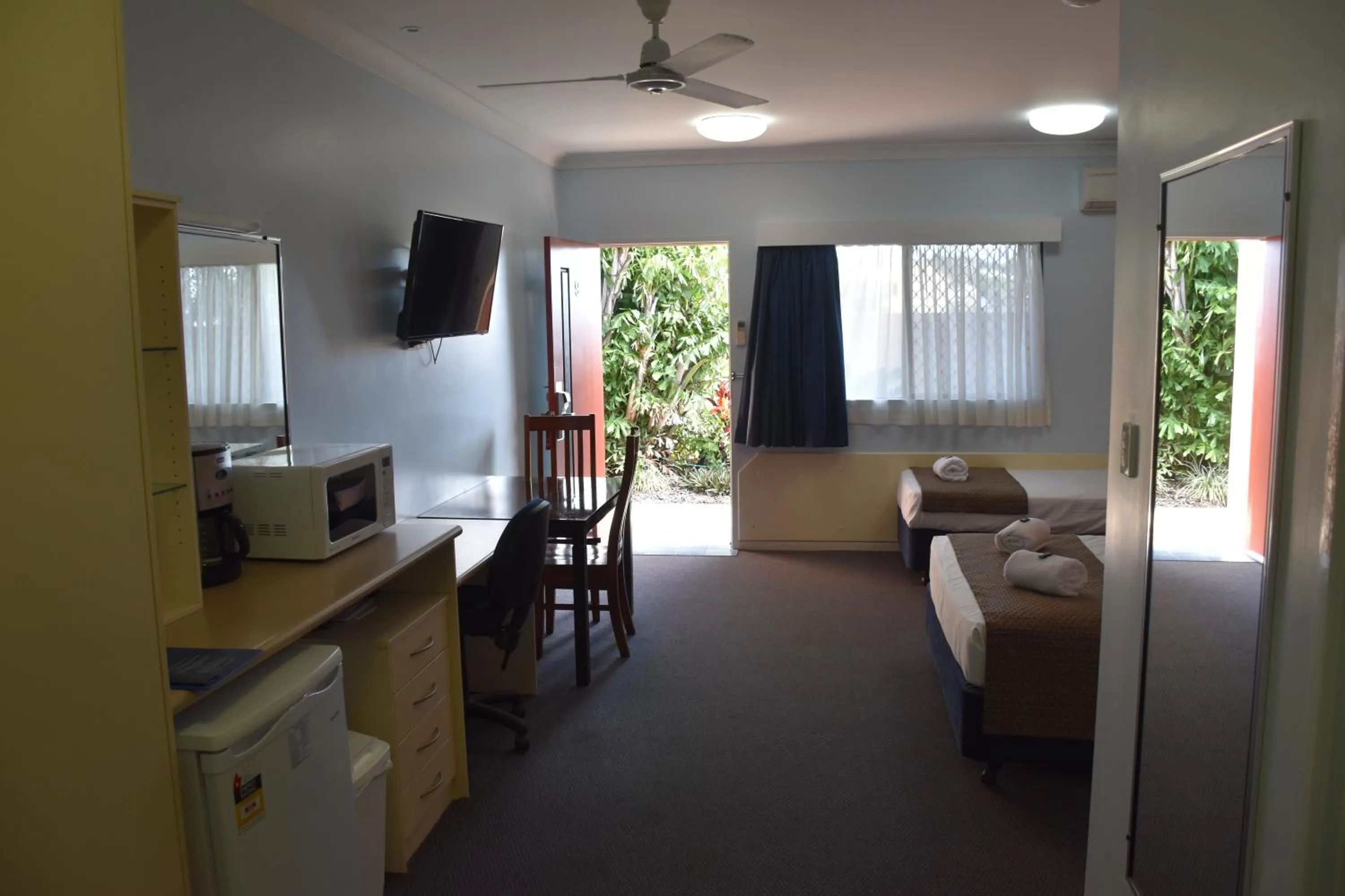 Bed in Bluewater Harbour Motel