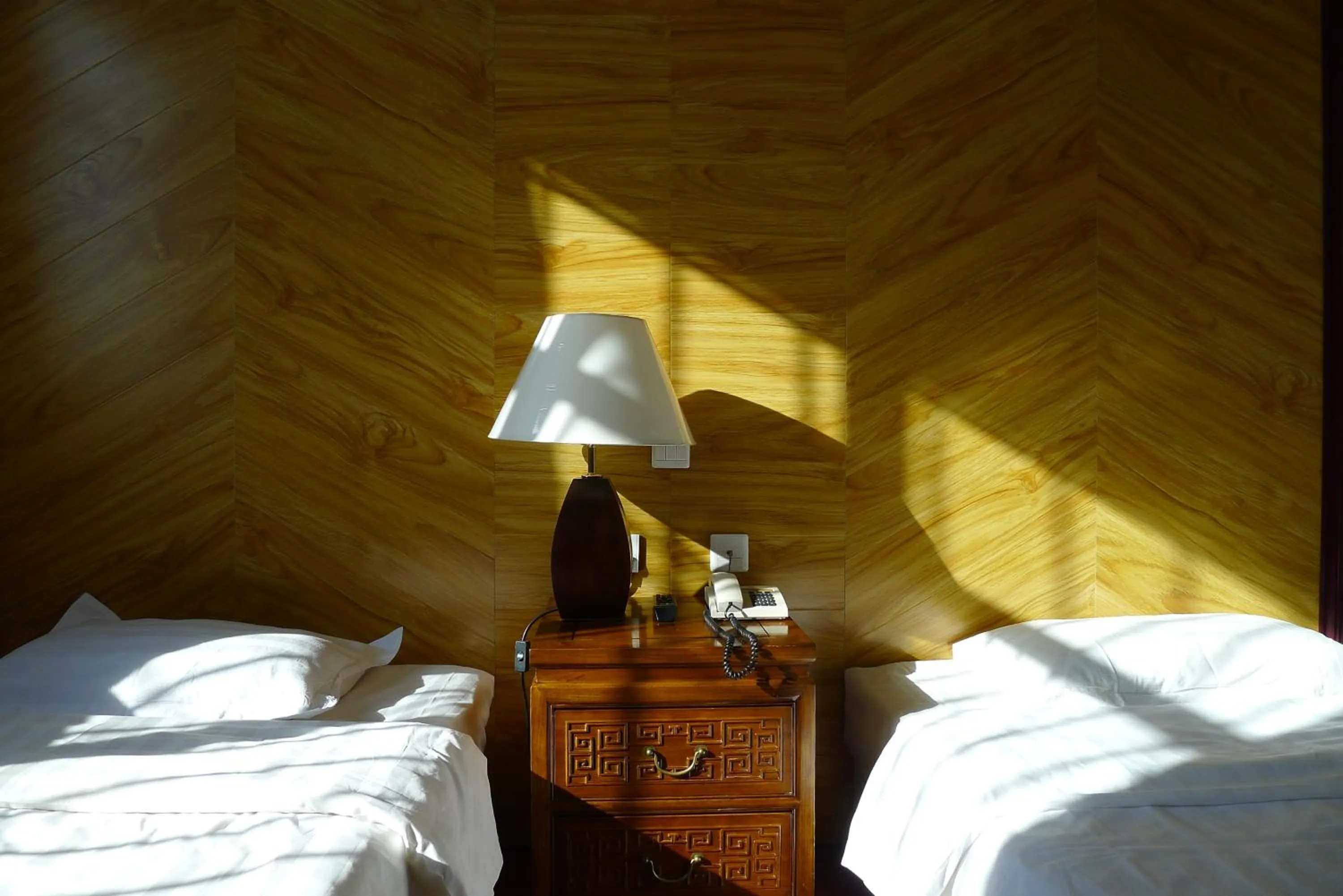 Bed in Ming Courtyard