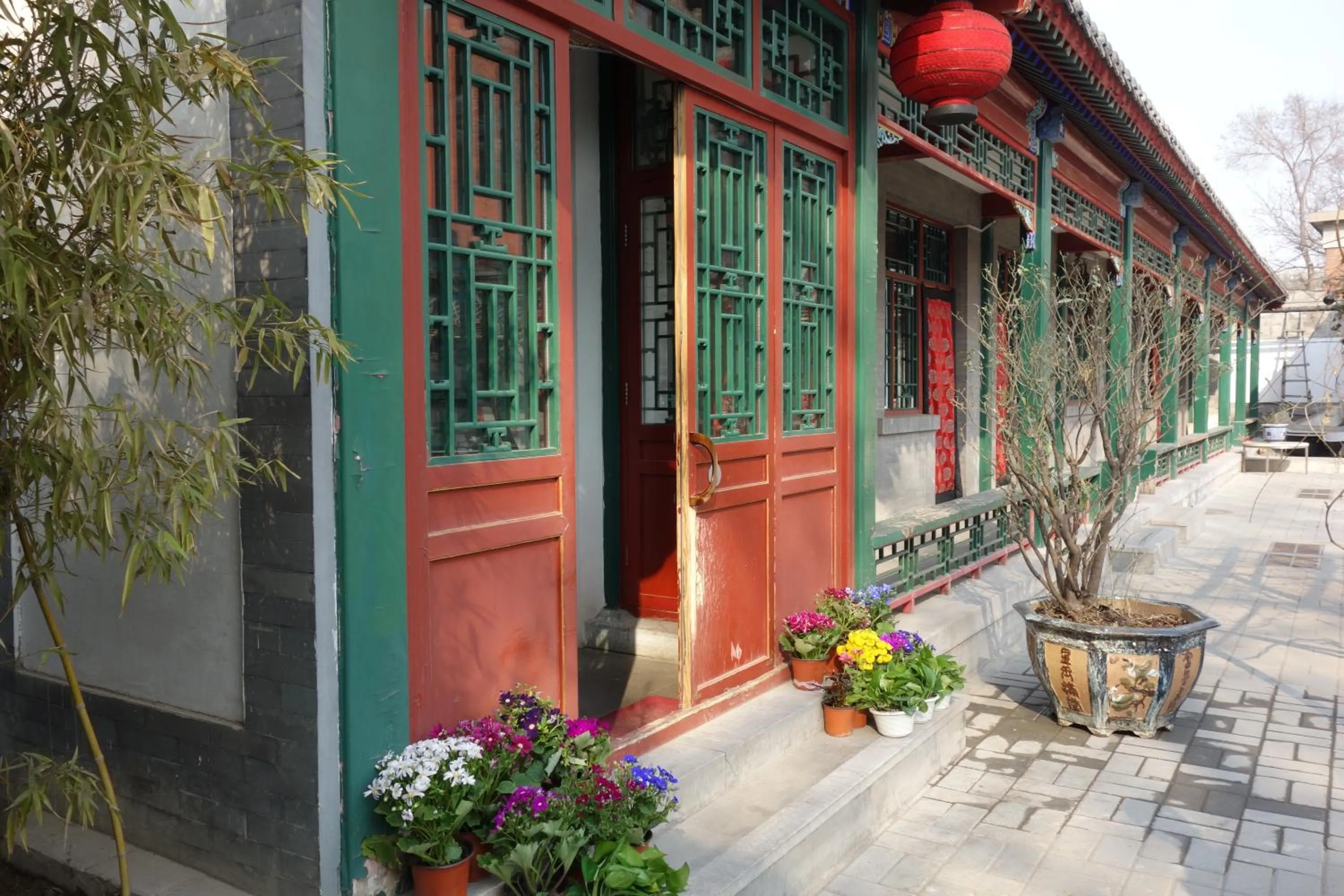 Balcony/Terrace, Facade/Entrance in Ming Courtyard