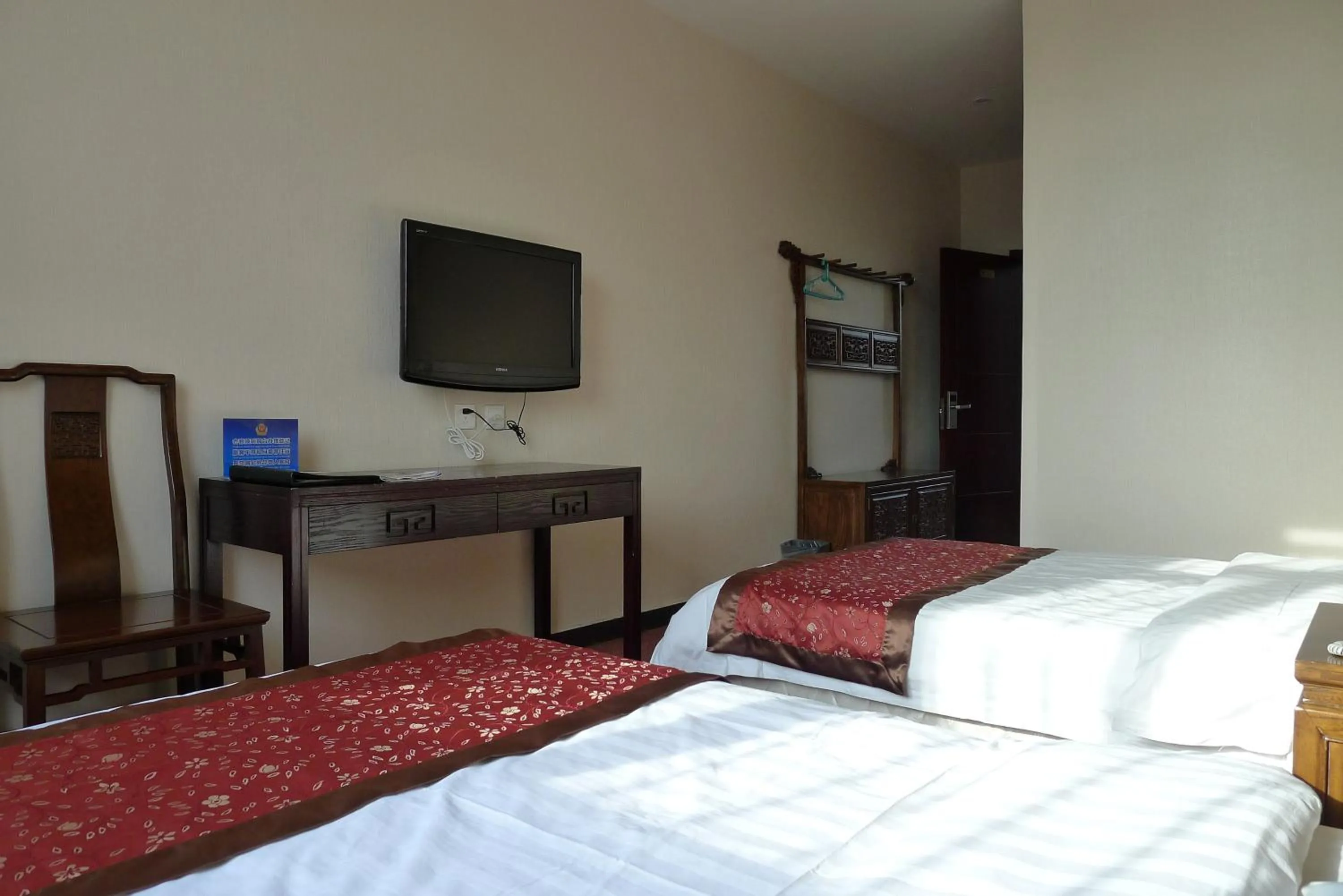 Photo of the whole room, TV/Entertainment Center in Ming Courtyard