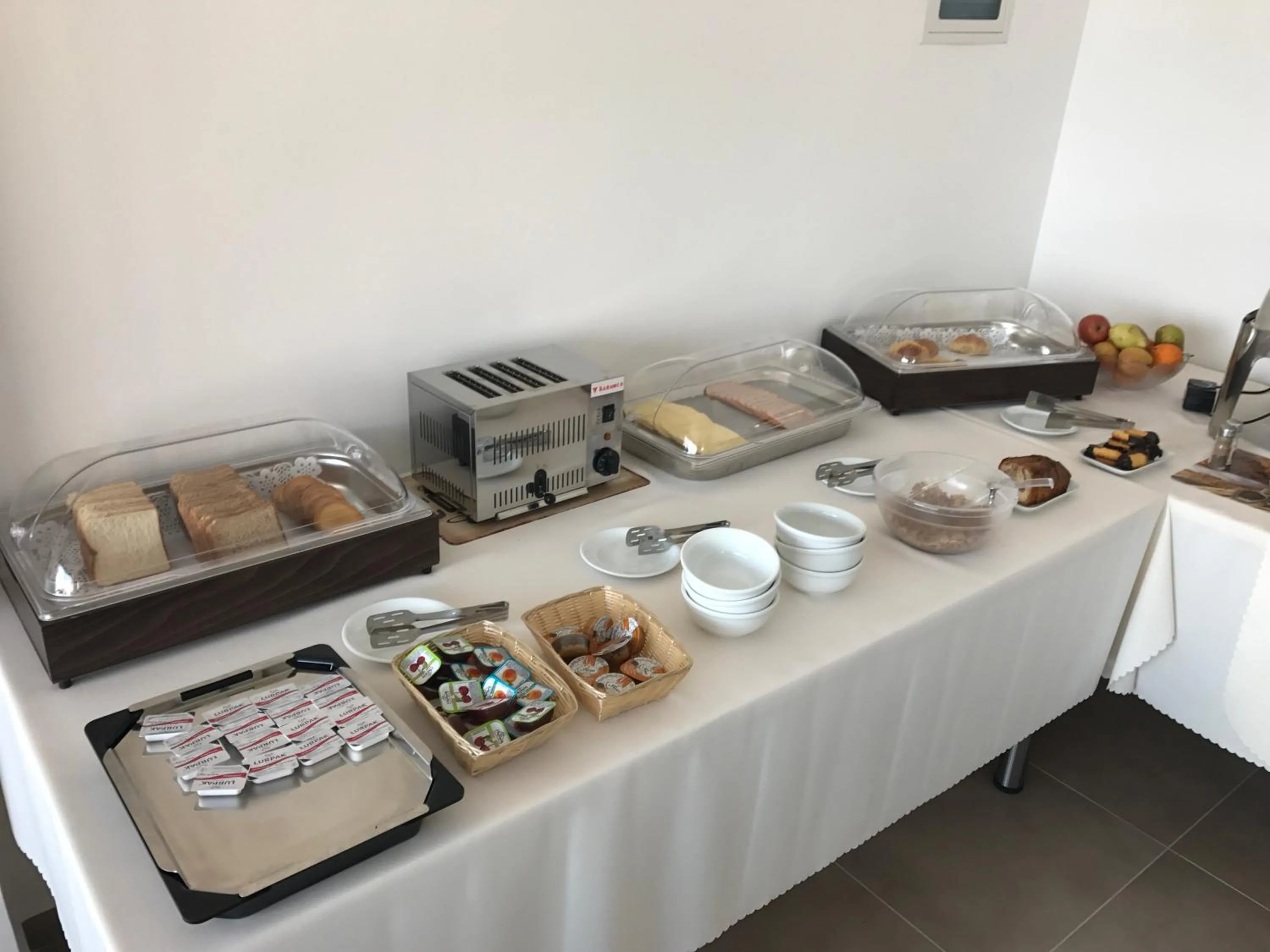 Buffet breakfast in Aenaon Rooms