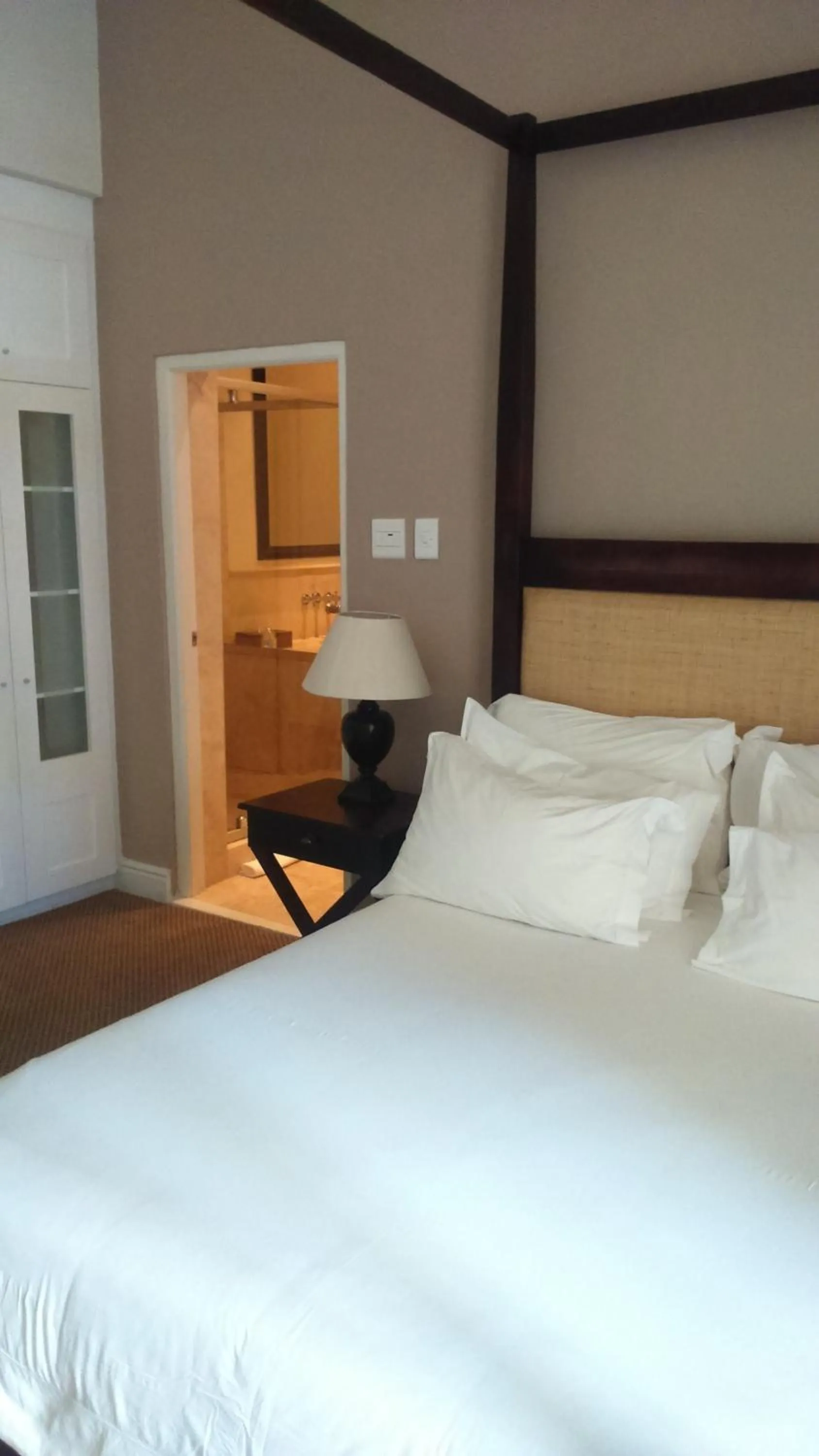 Bedroom, Bed in The Royal Hotel