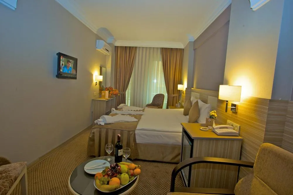 Photo of the whole room in Laleli Emin Hotel