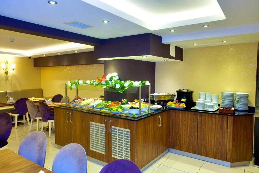 Restaurant/places to eat in Laleli Emin Hotel