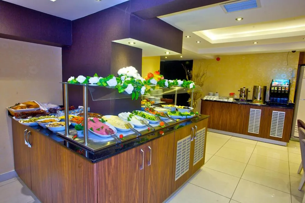 Restaurant/places to eat in Laleli Emin Hotel