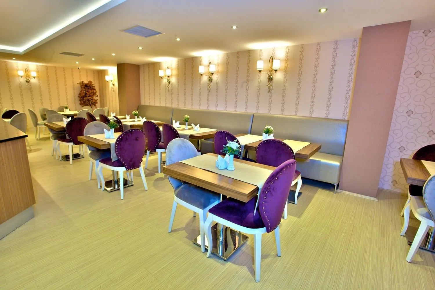Restaurant/places to eat in Laleli Emin Hotel