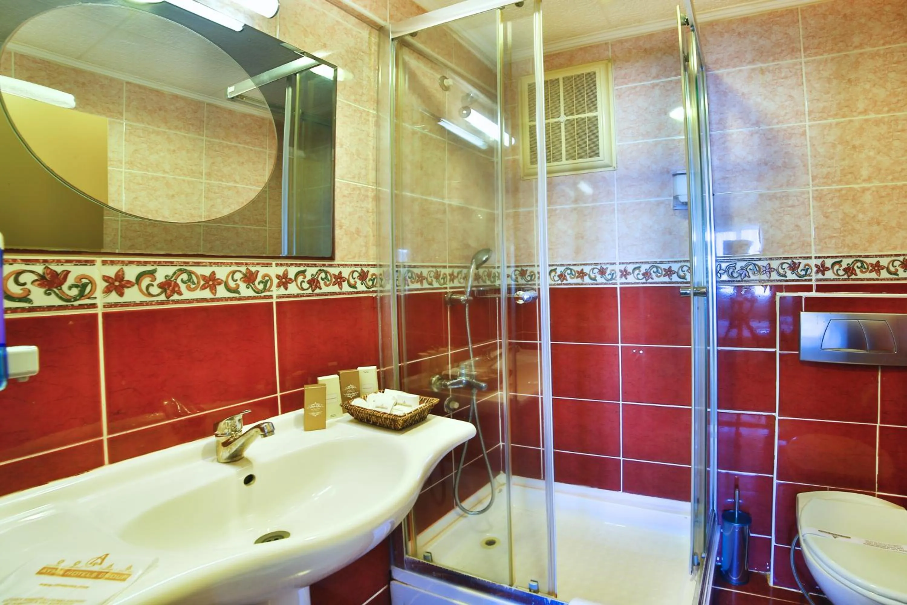Bathroom in Laleli Emin Hotel