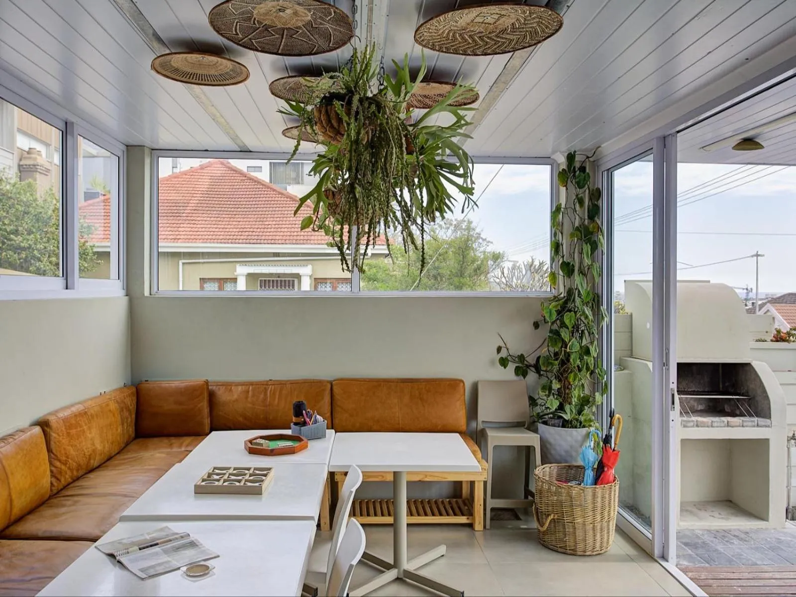 Communal lounge/ TV room in Leeuwenzee Guesthouse