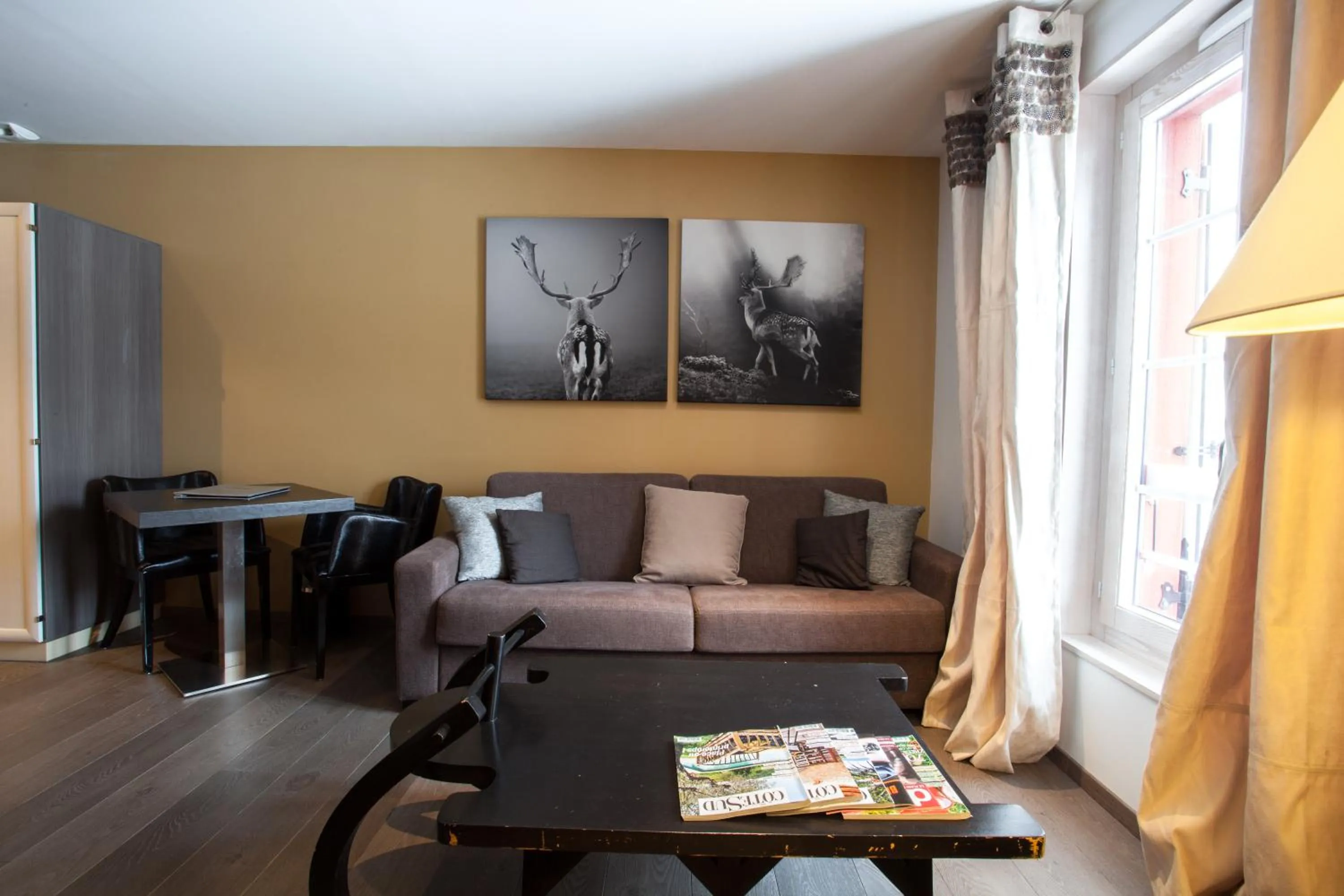 Day in Auberge De Maison Rouge