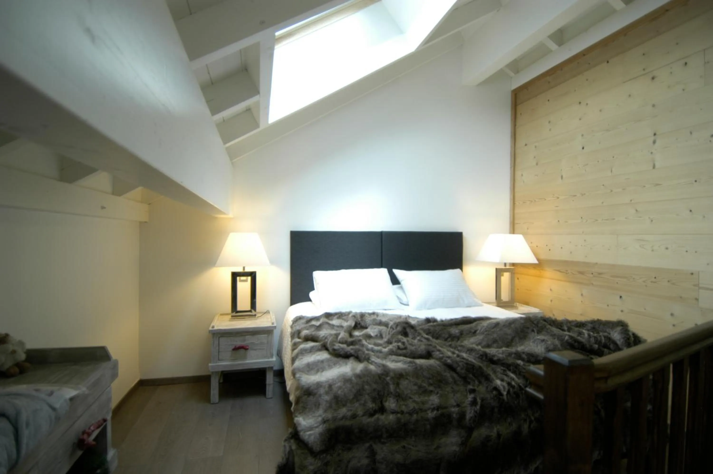 Photo of the whole room, Bed in Auberge De Maison Rouge