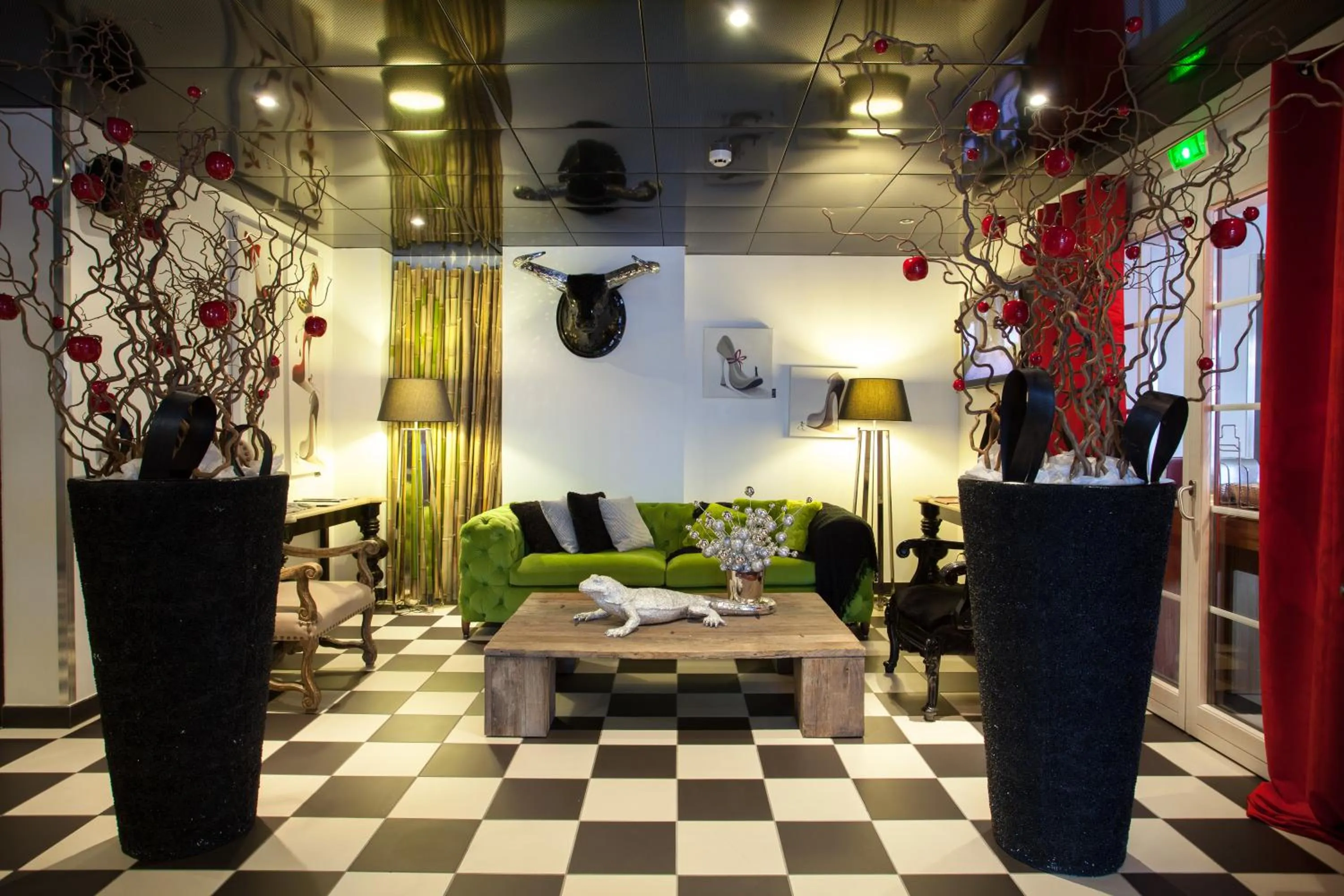 Decorative detail in Auberge De Maison Rouge