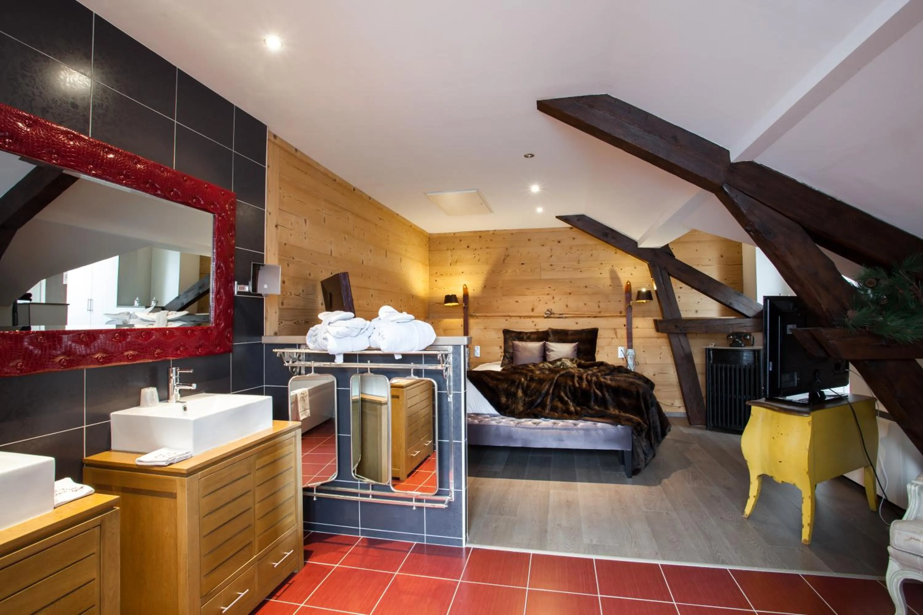 Photo of the whole room in Auberge De Maison Rouge