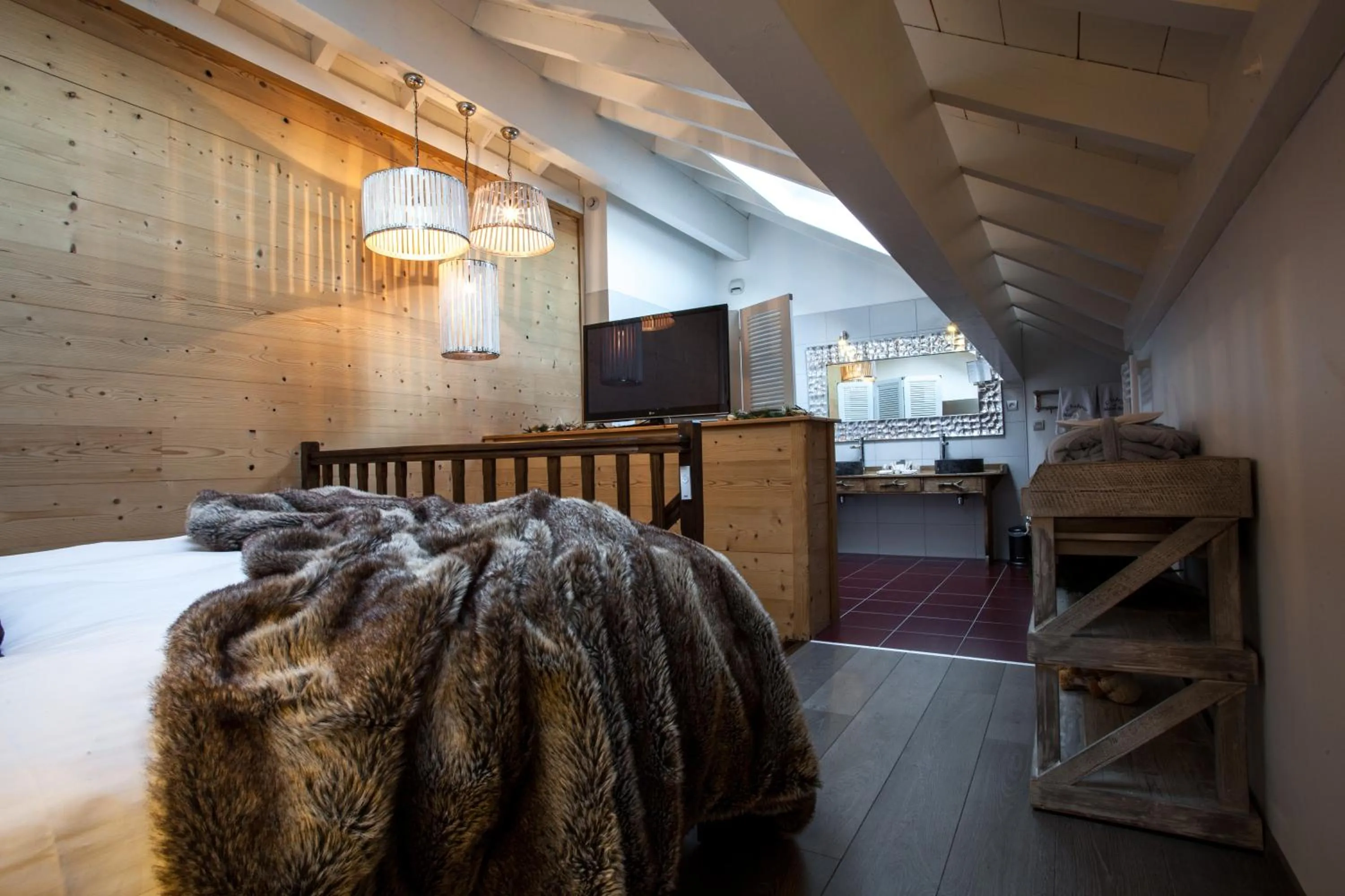 Decorative detail, Bed in Auberge De Maison Rouge