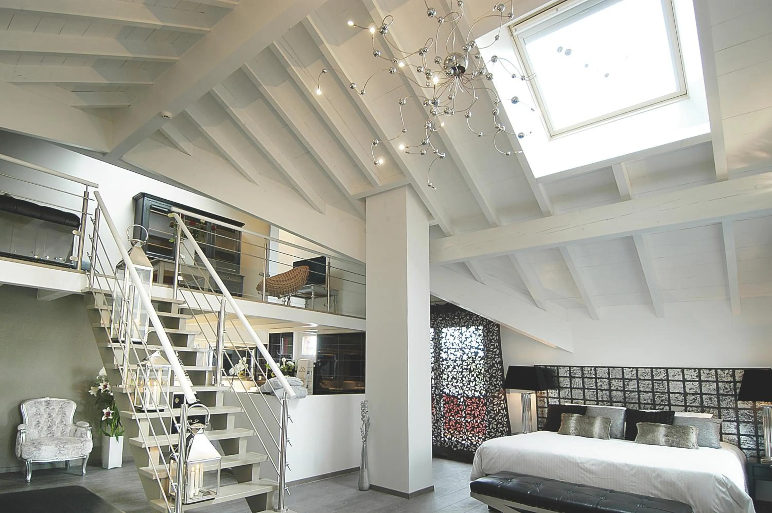 Day, Bed in Auberge De Maison Rouge