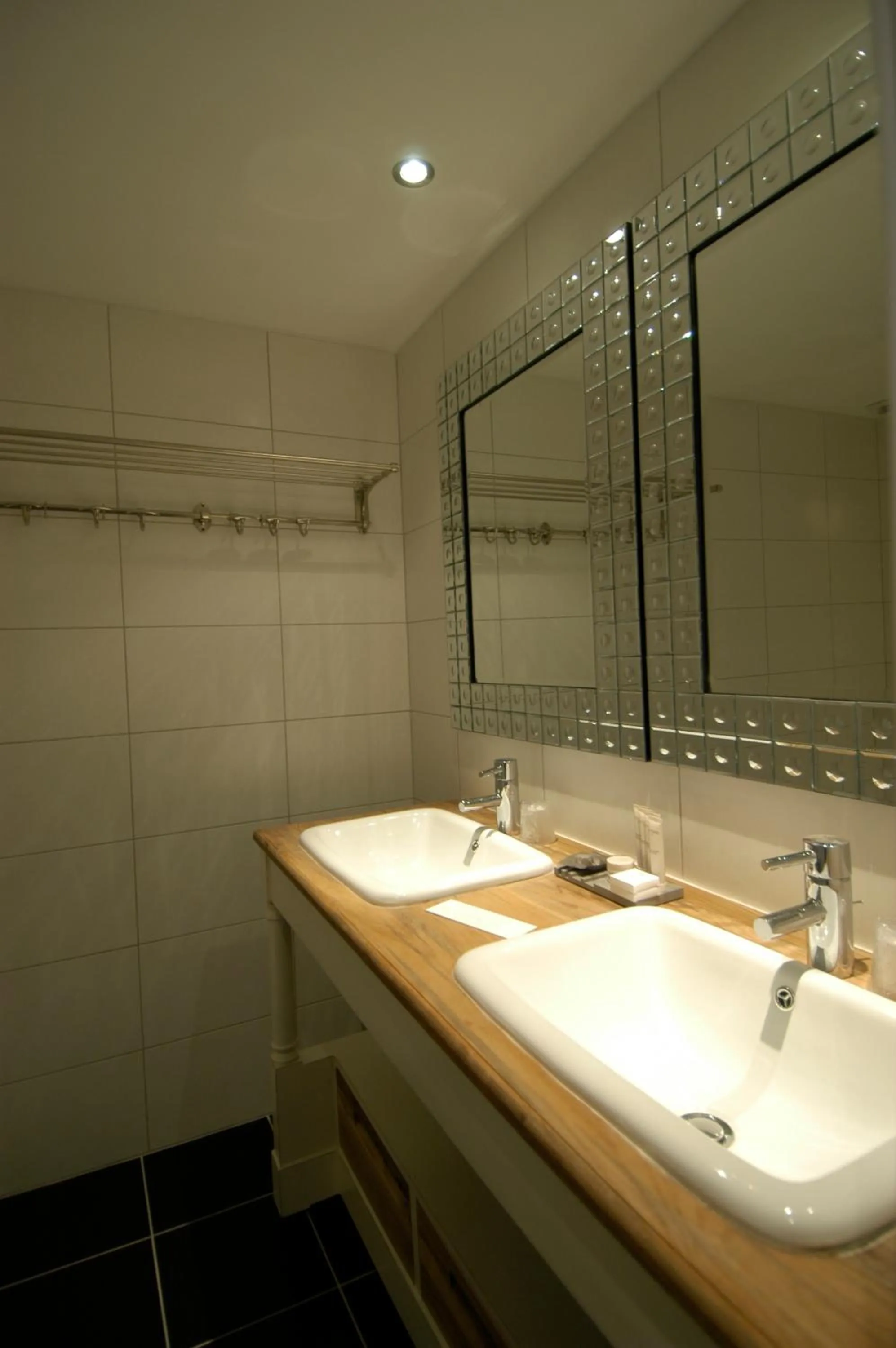 Bathroom in Auberge De Maison Rouge