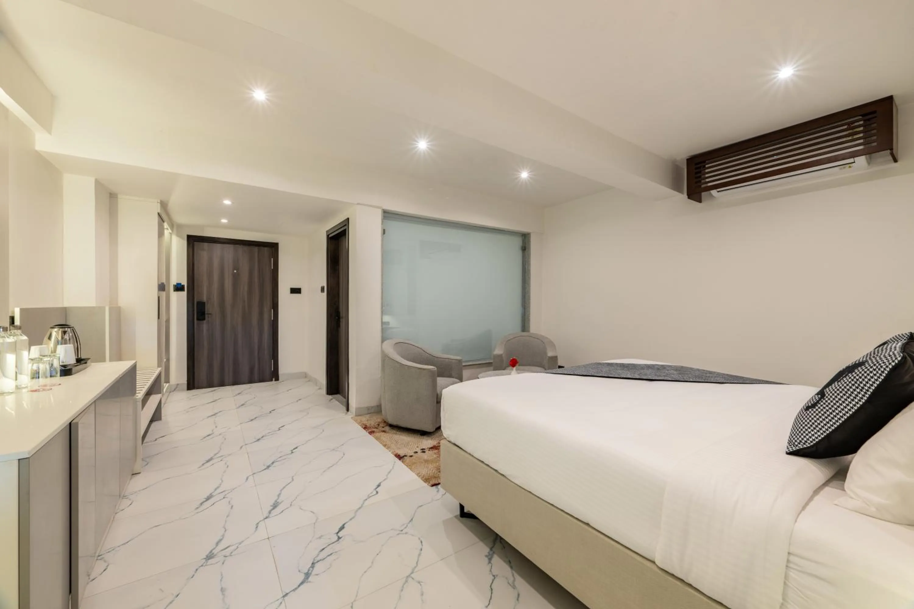 Bedroom, Bed in Pink Pearl Hotel By Chokhi Dhani