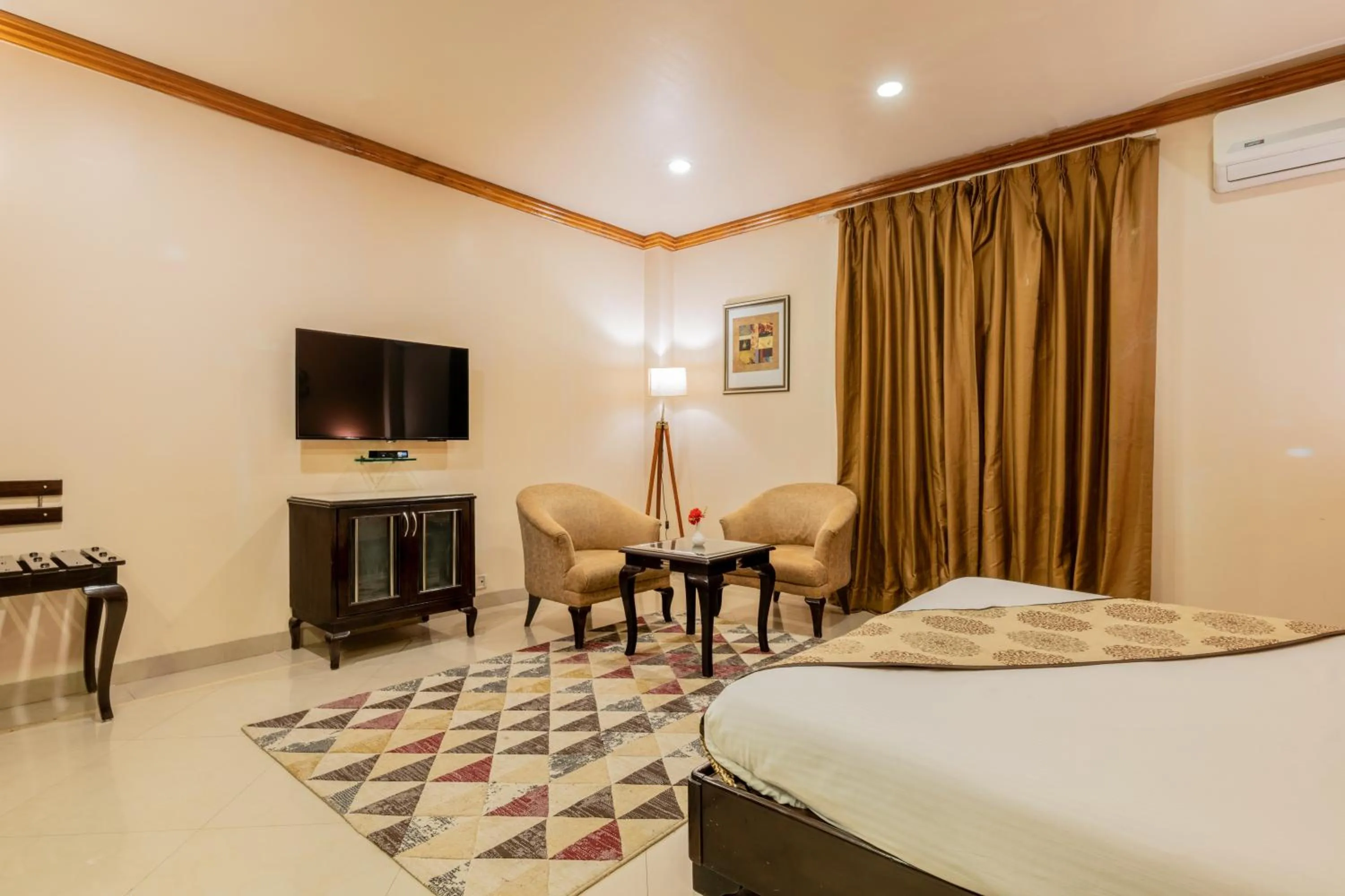 Bedroom, Bed in Pink Pearl Hotel By Chokhi Dhani