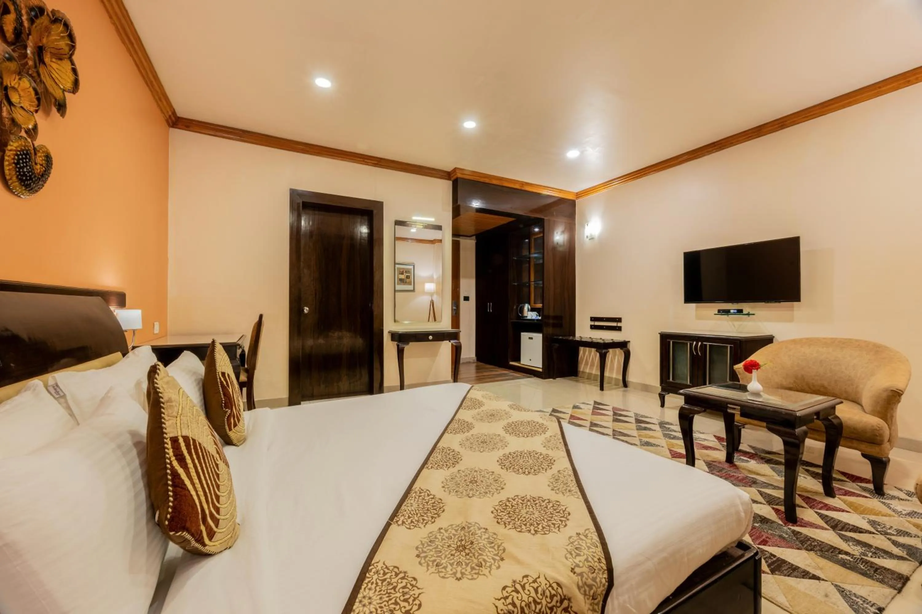 Bedroom, Bed in Pink Pearl Hotel By Chokhi Dhani