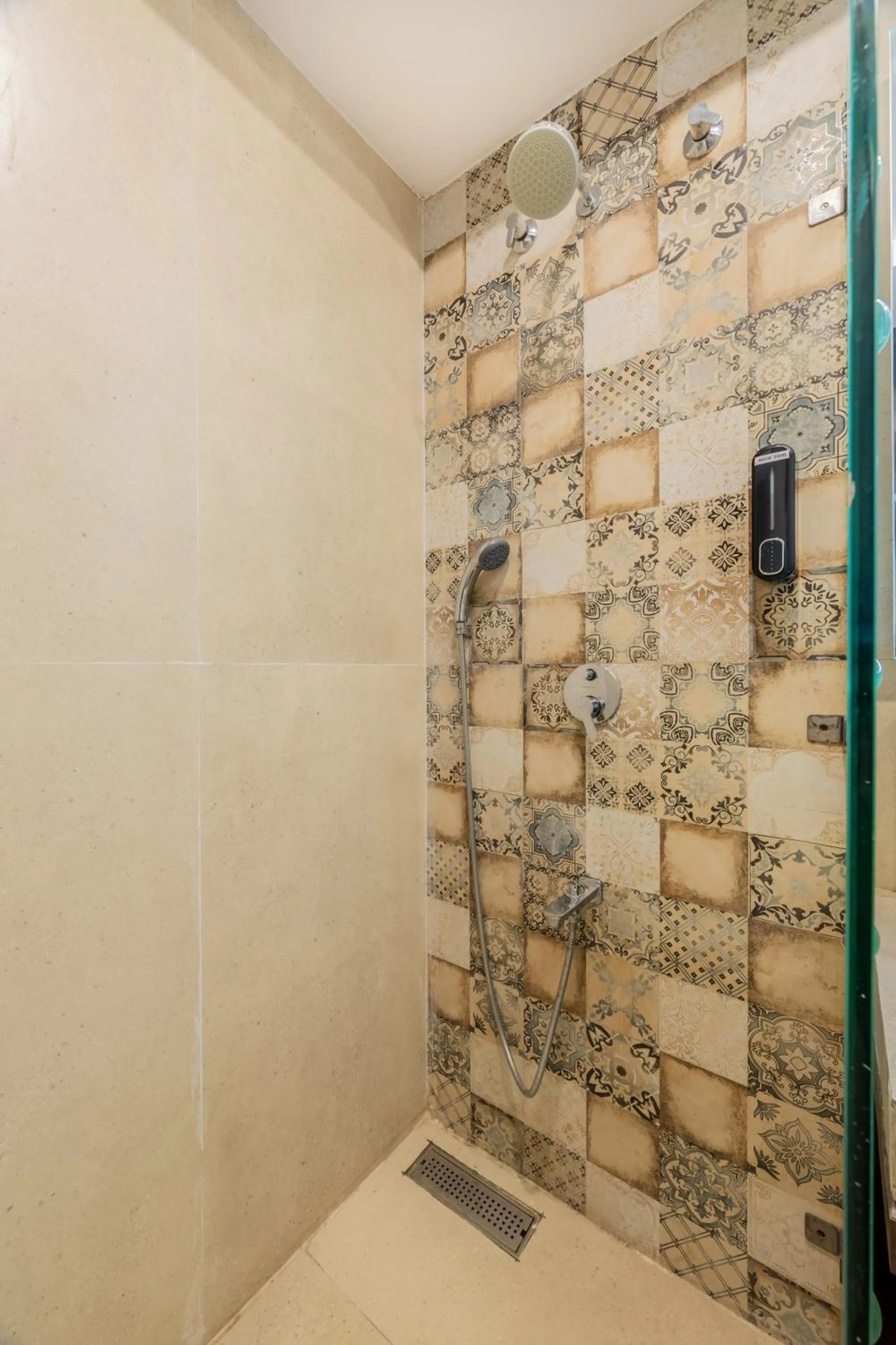 Bathroom in Pink Pearl Hotel By Chokhi Dhani