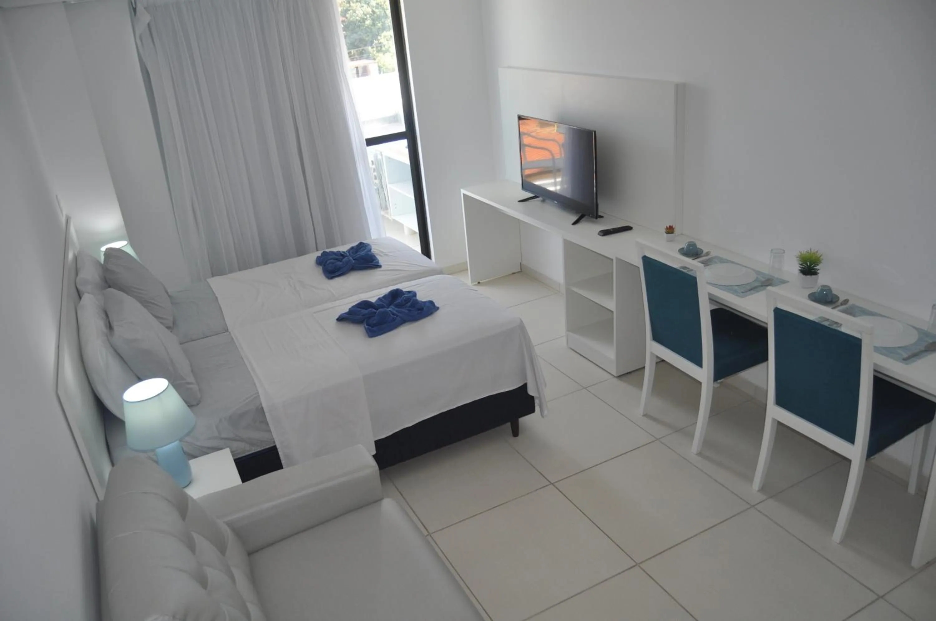 TV and multimedia, Bed in Laguna Beach Flat - LUXO