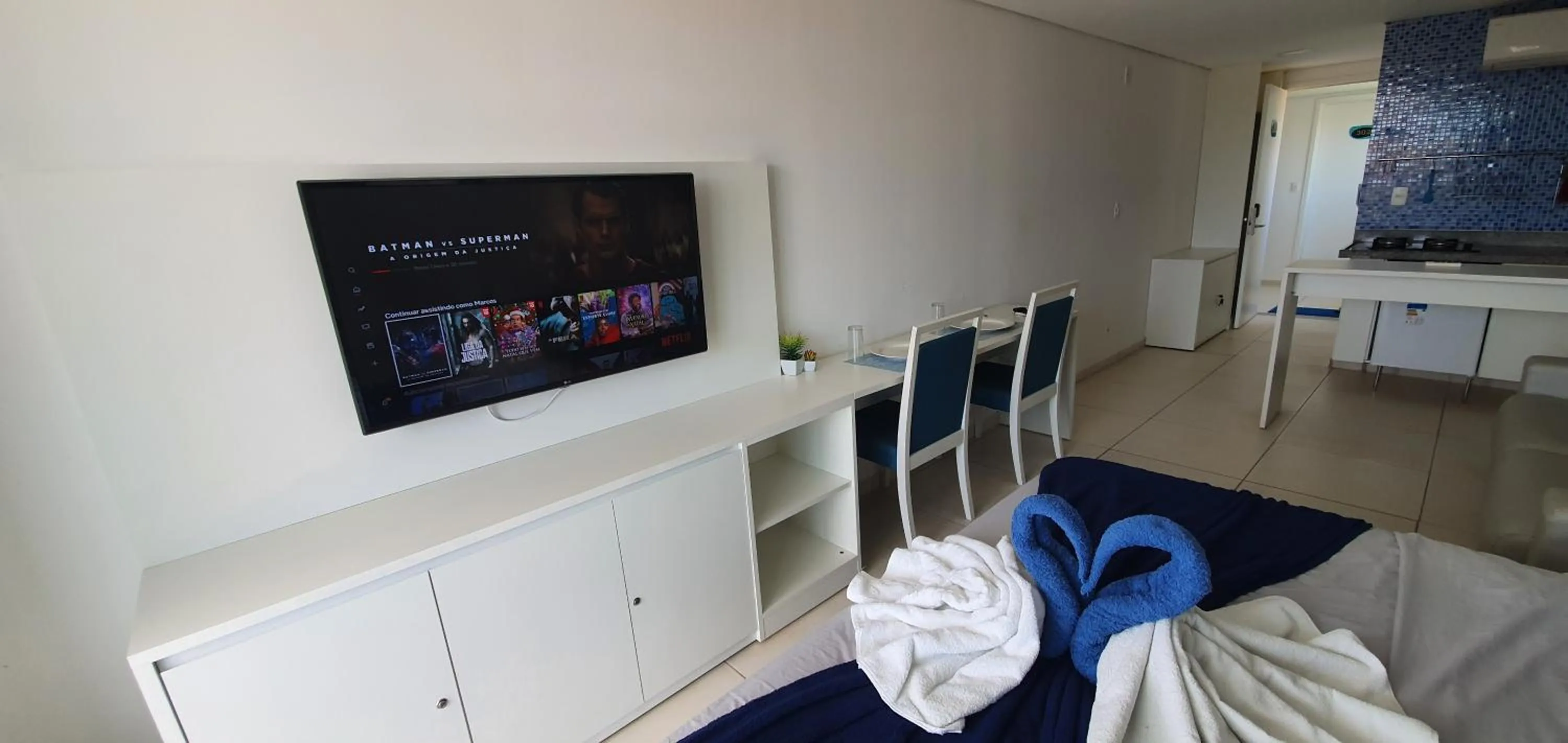 TV and multimedia in Laguna Beach Flat - LUXO