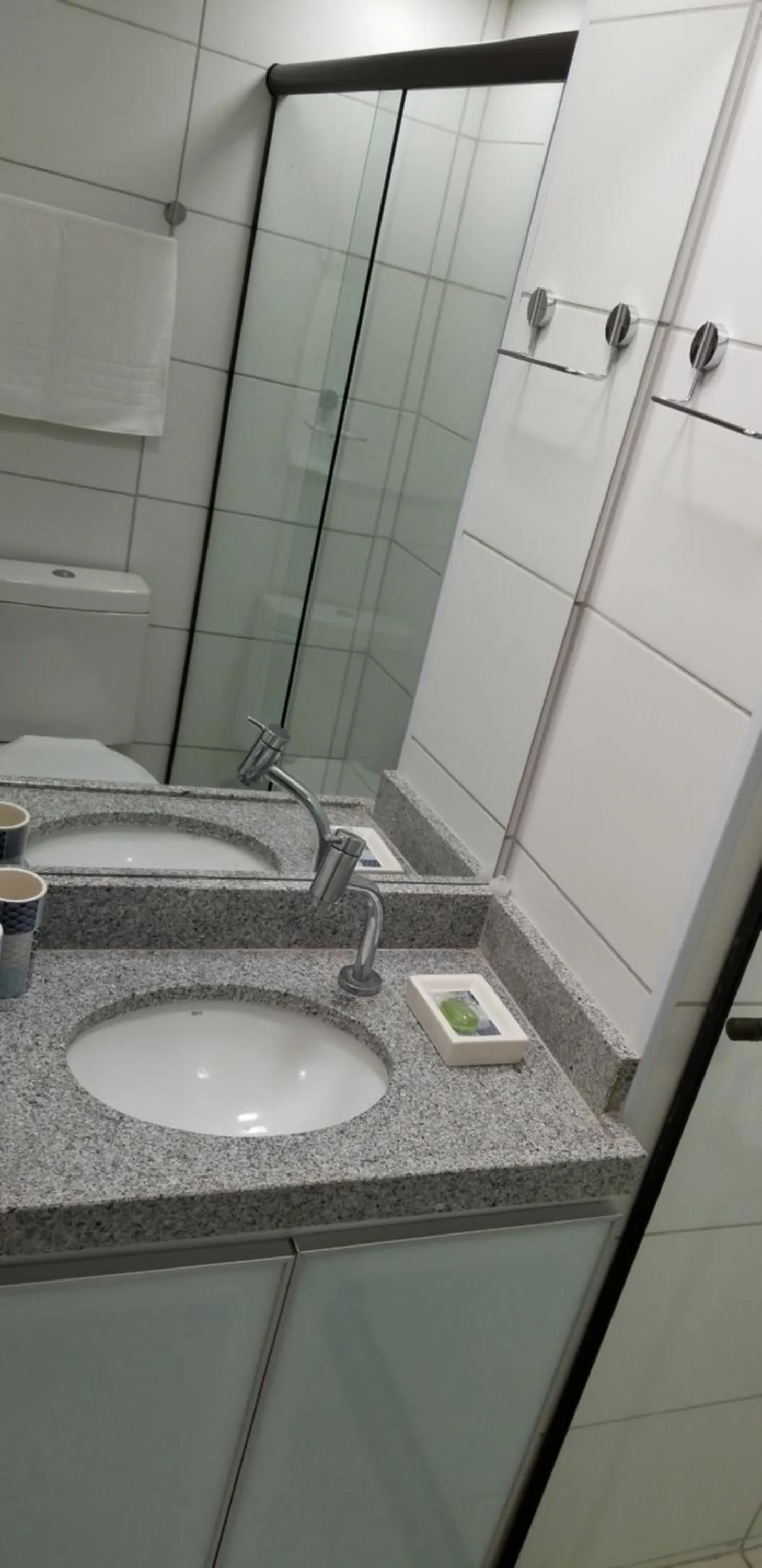 Shower in Laguna Beach Flat - LUXO