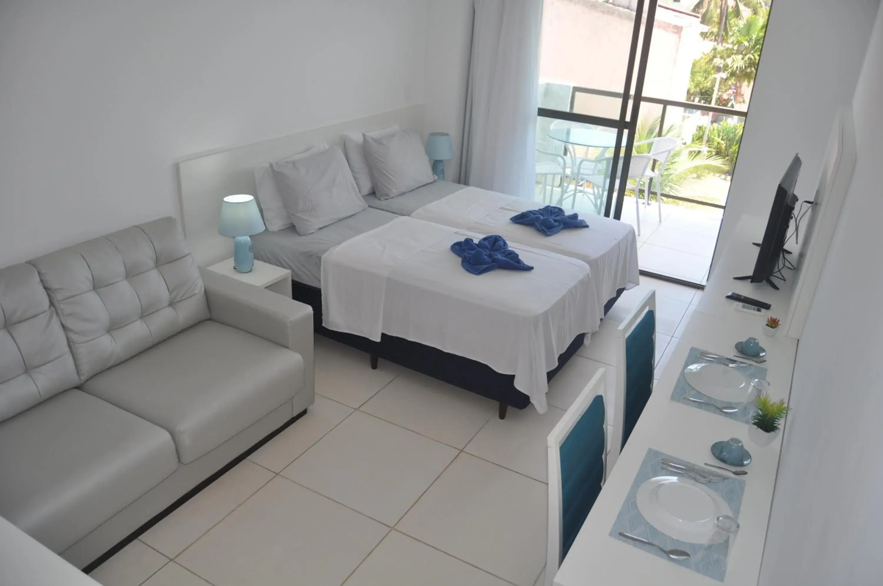 Shower, Bed in Laguna Beach Flat - LUXO Shower, Bed in Laguna Beach Flat - LUXO