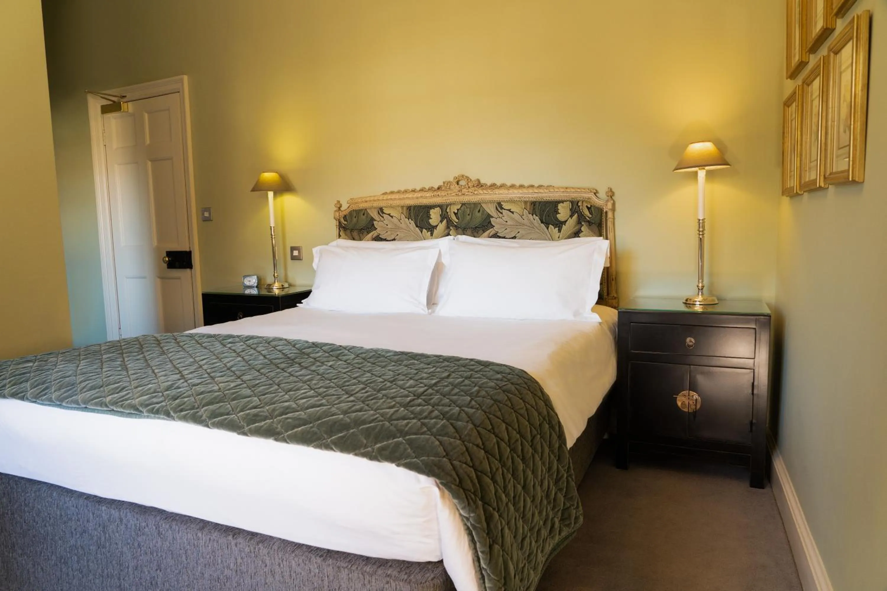 Bed in Grays Court Hotel