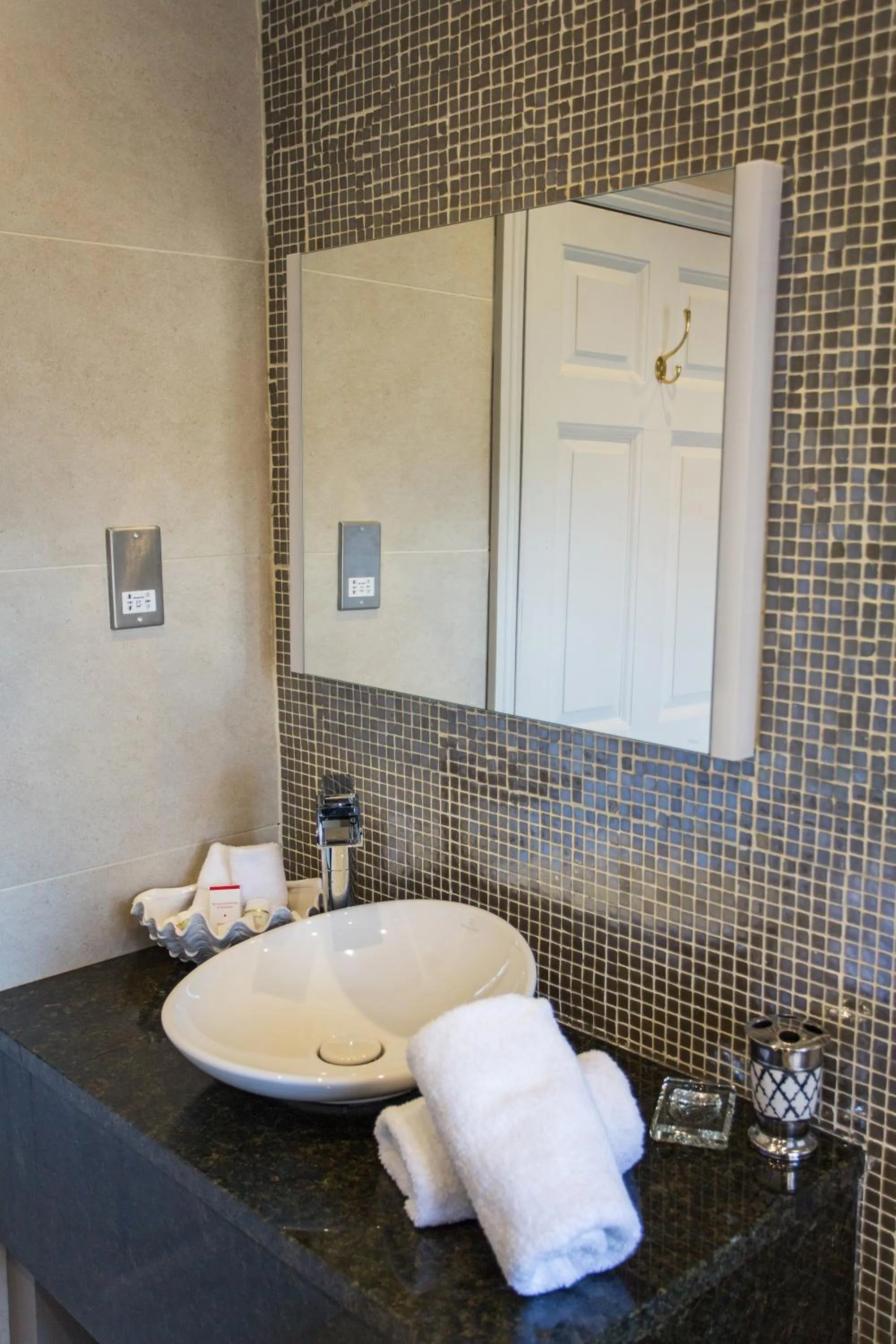 Bathroom in Grays Court Hotel
