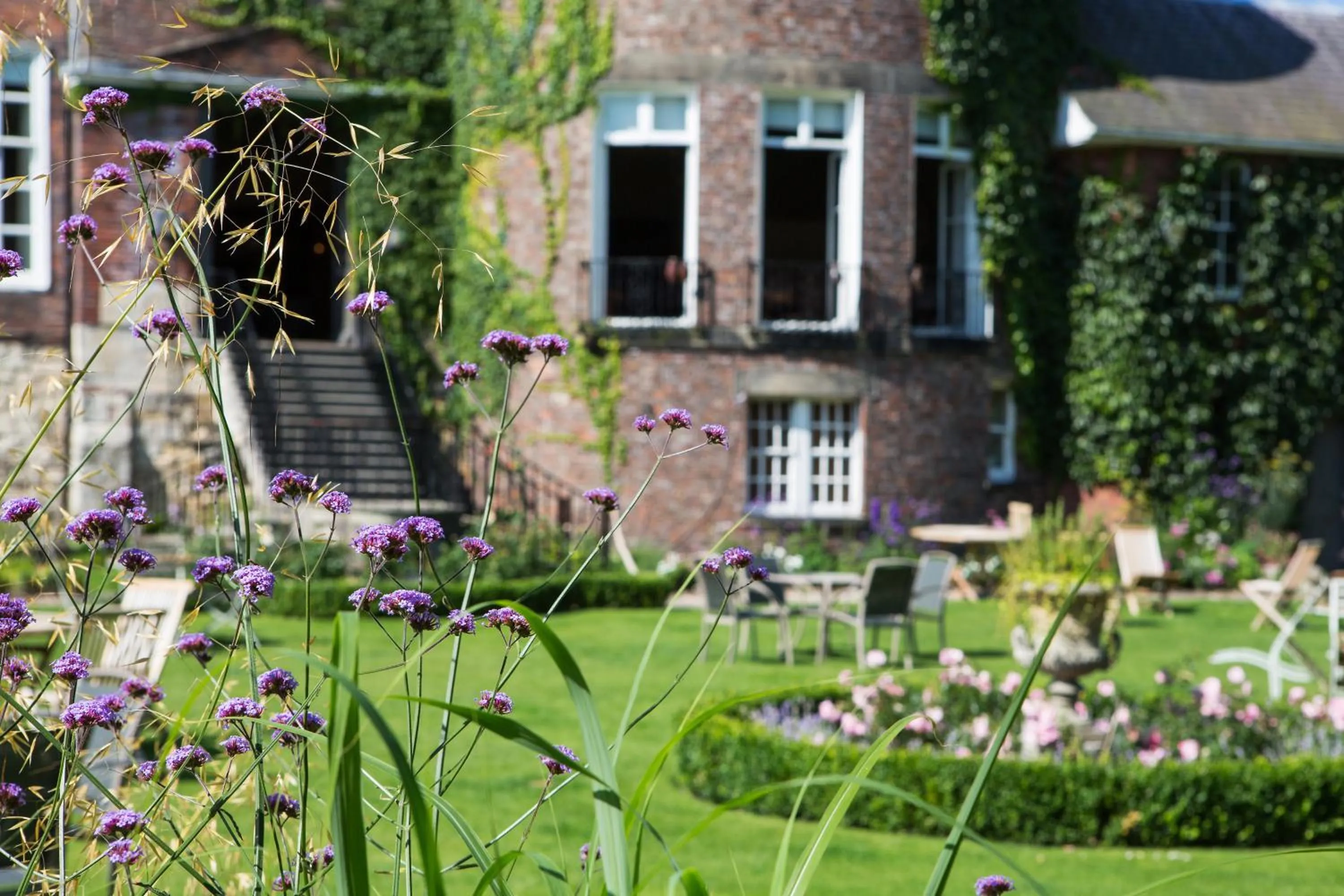 Facade/entrance in Grays Court Hotel