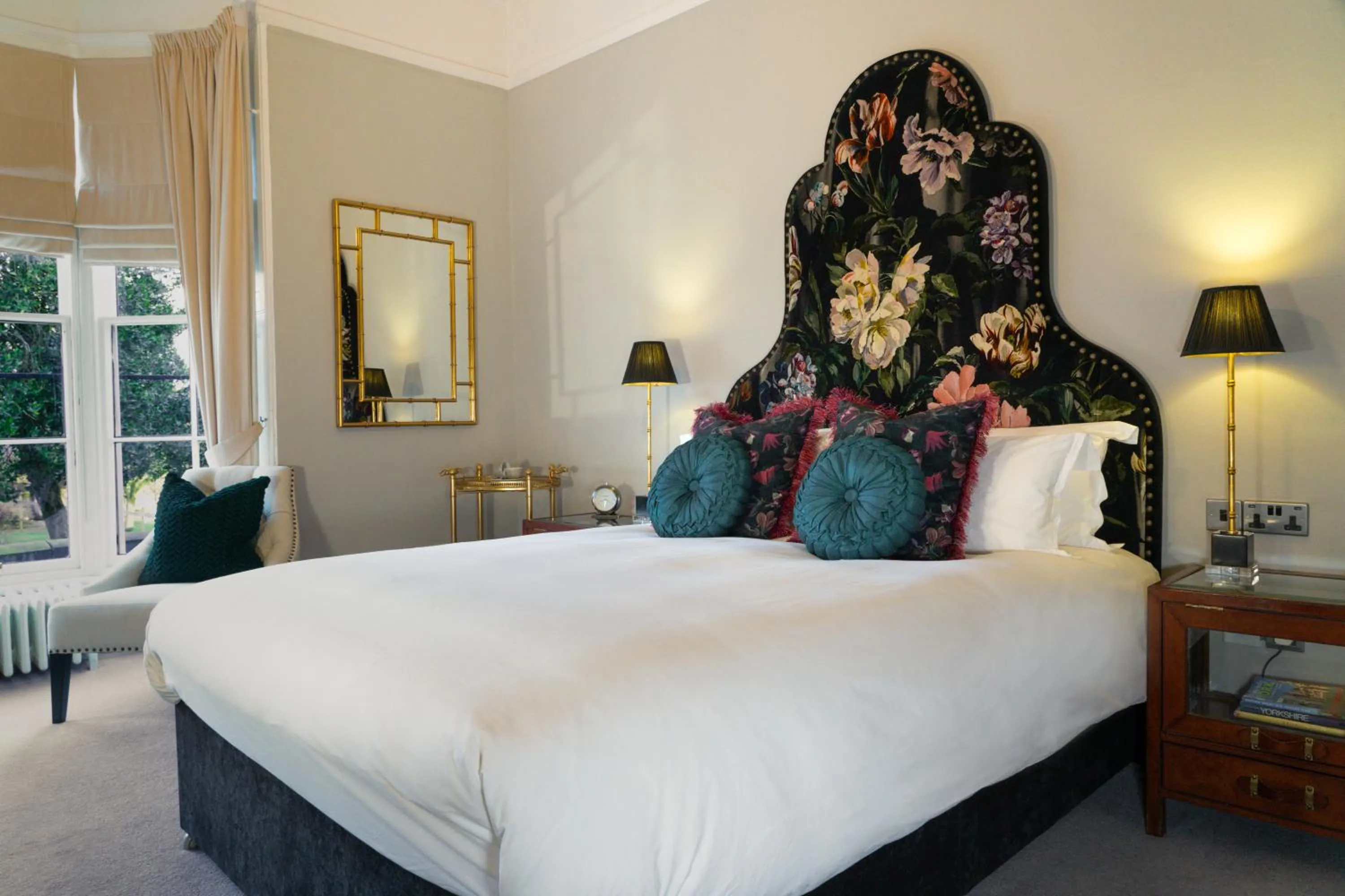 Bed in Grays Court Hotel