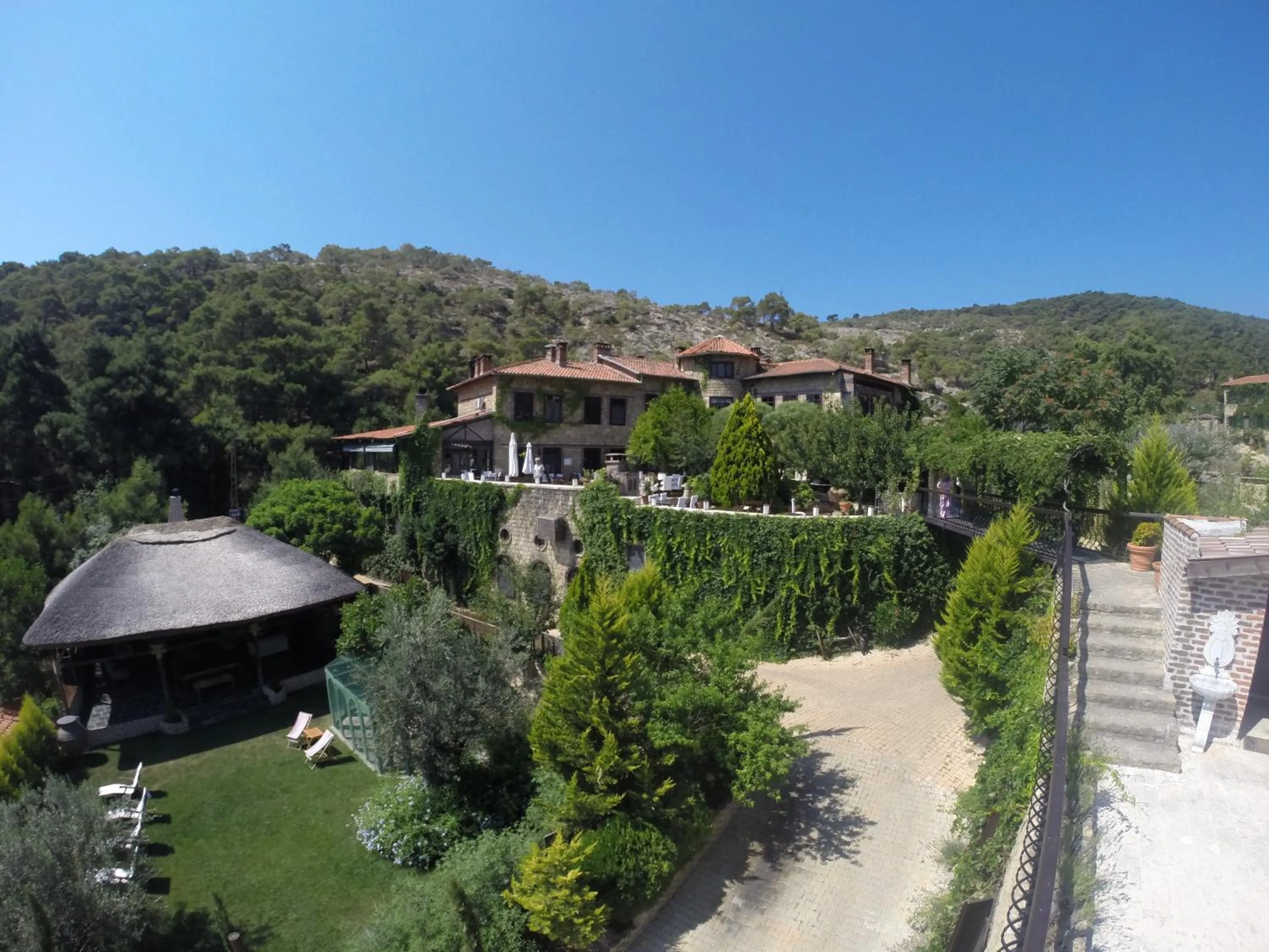 Property building in Manici Kasri