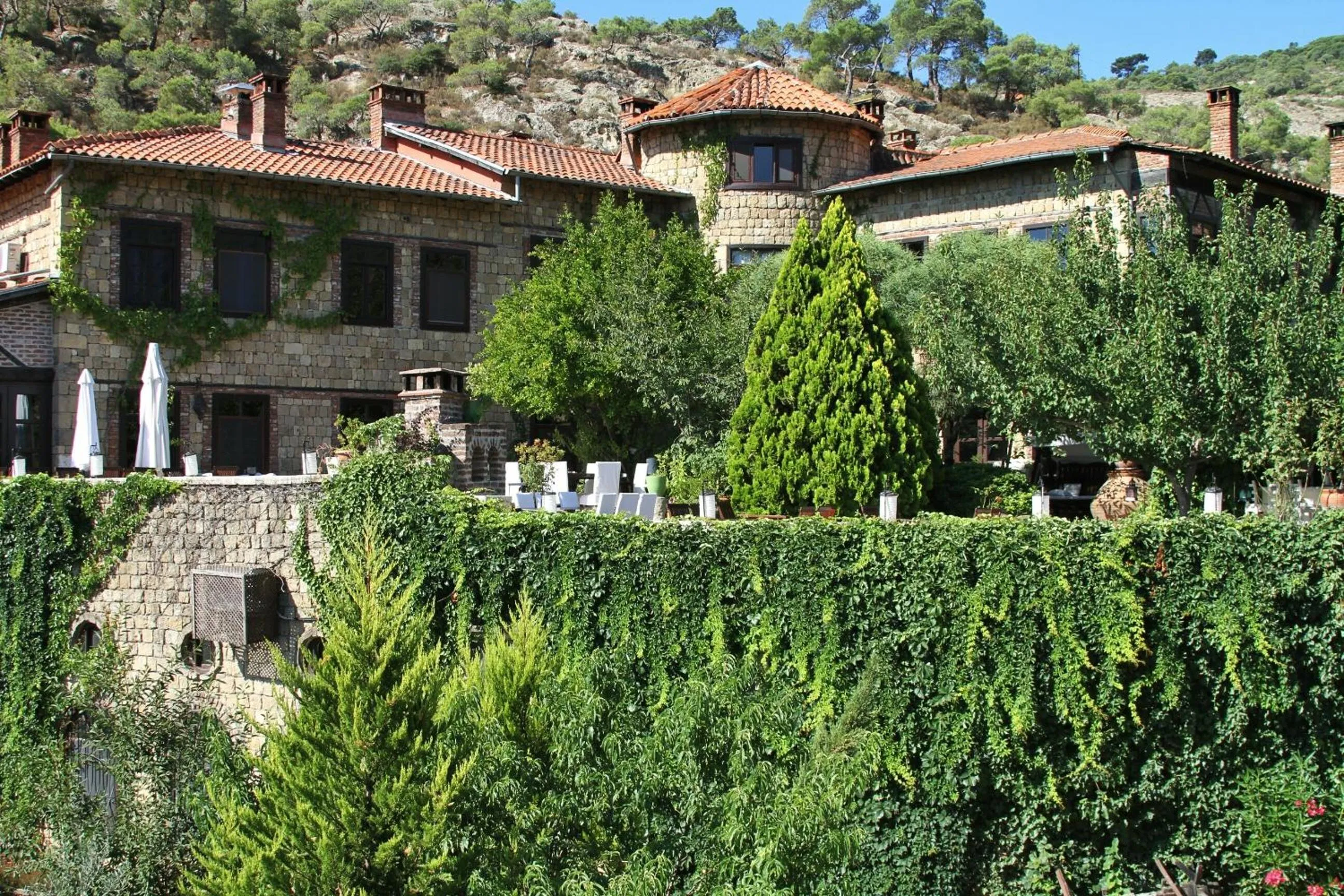 Property building in Manici Kasri