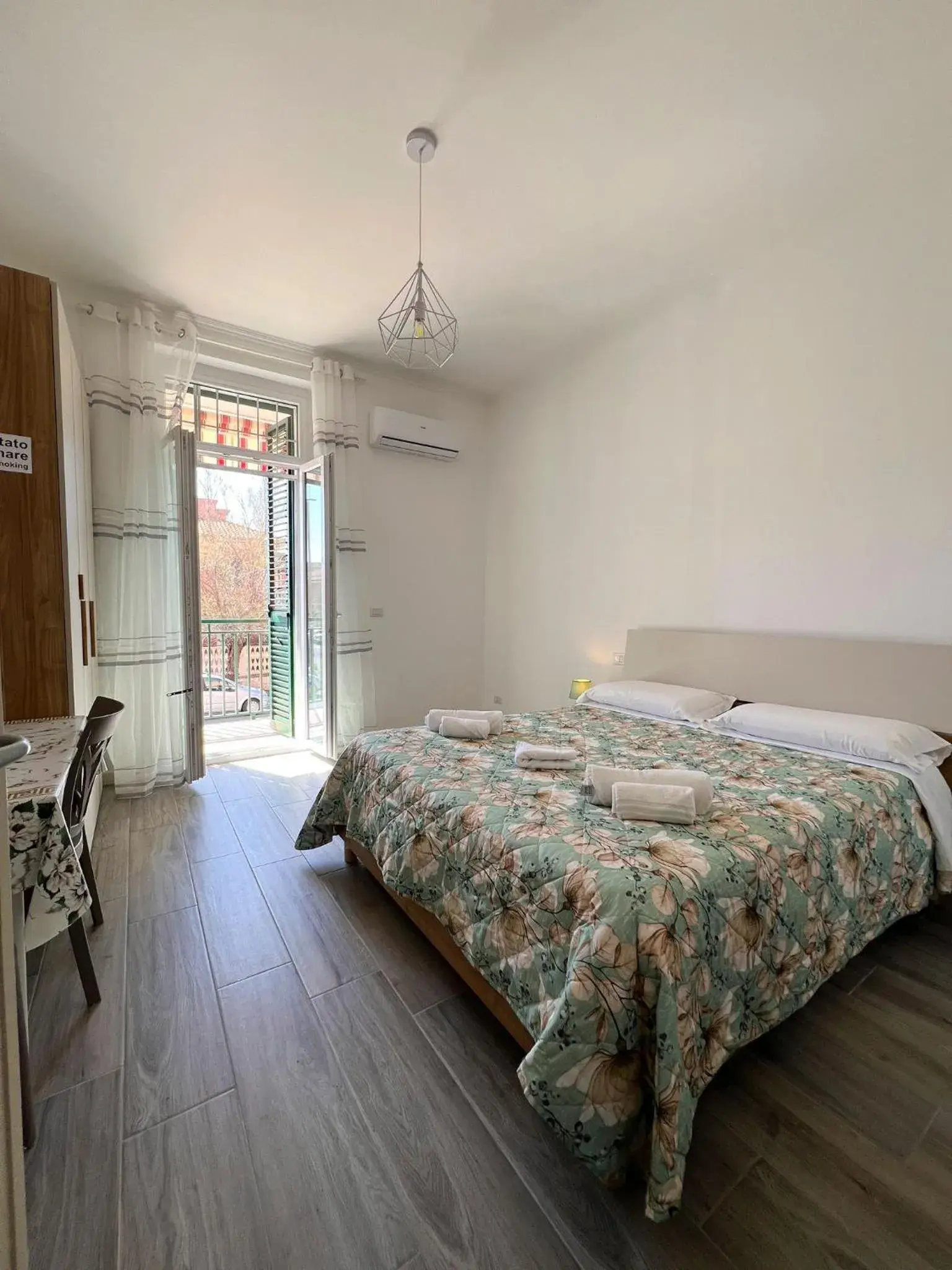 Double Room with Balcony in B&B Rifugio San Francesco Double Room with Balcony in B&B Rifugio San Francesco