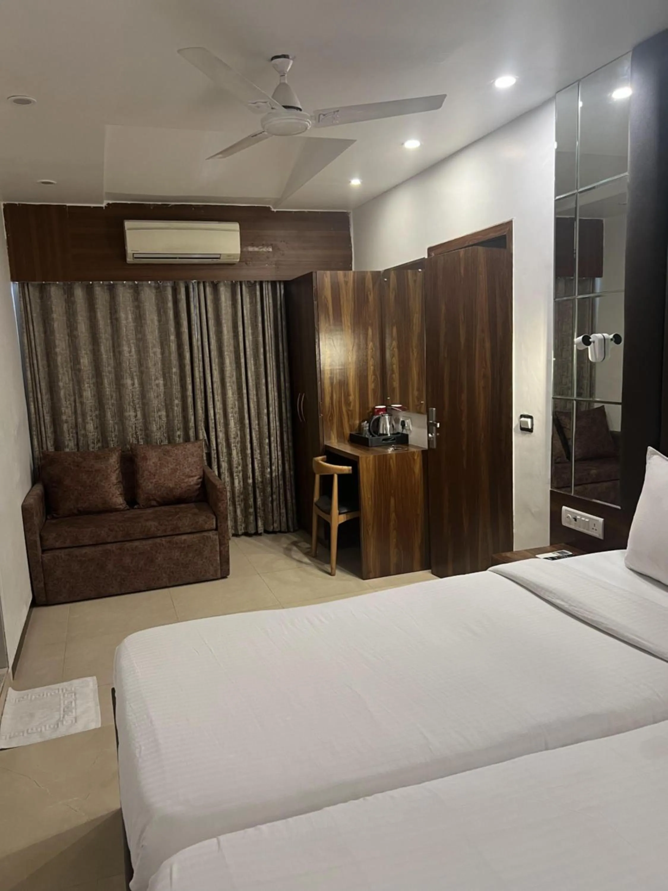 Bed in Hotel Supreme - Cuffe Parade