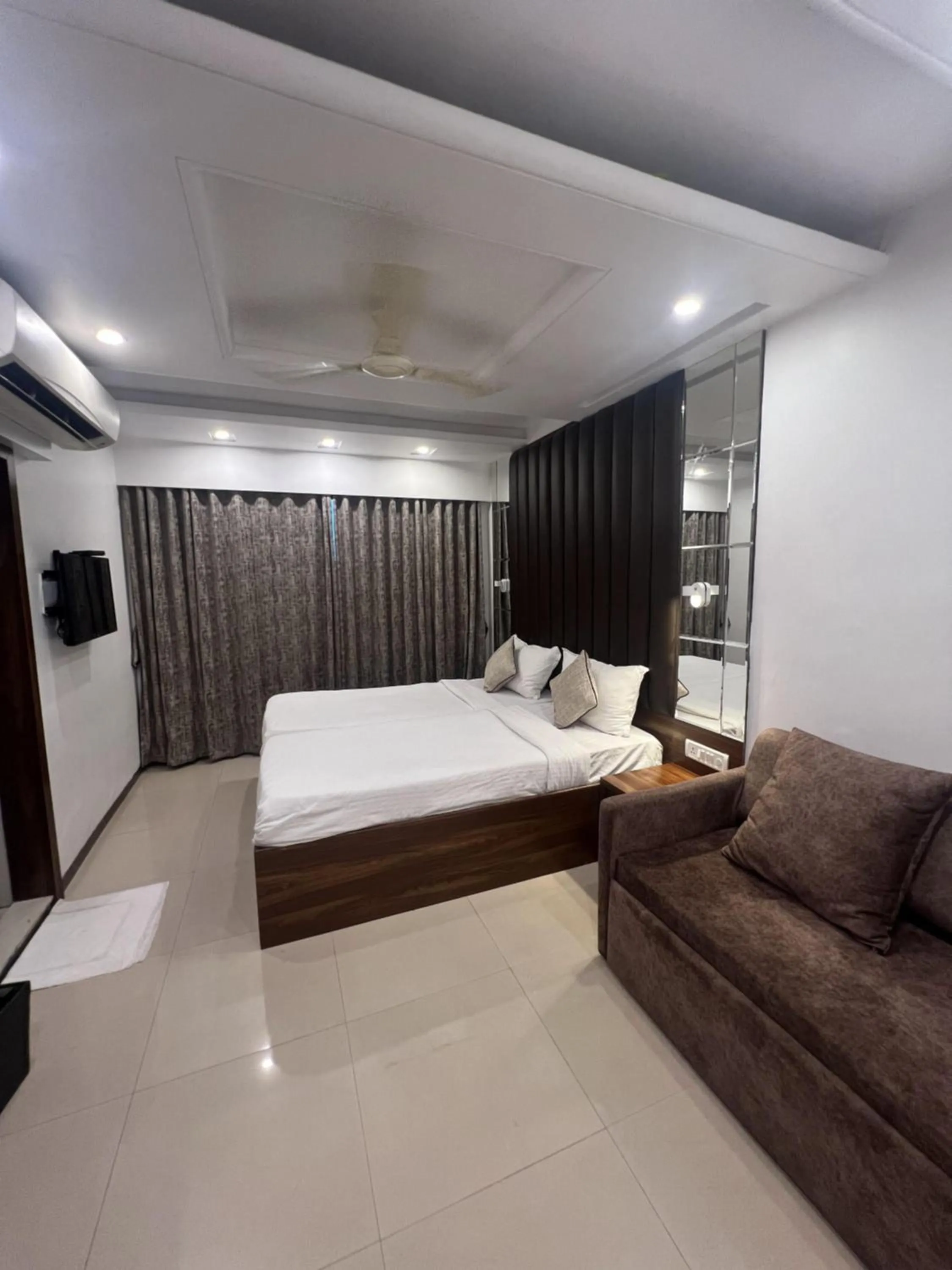 Bed in Hotel Supreme - Cuffe Parade