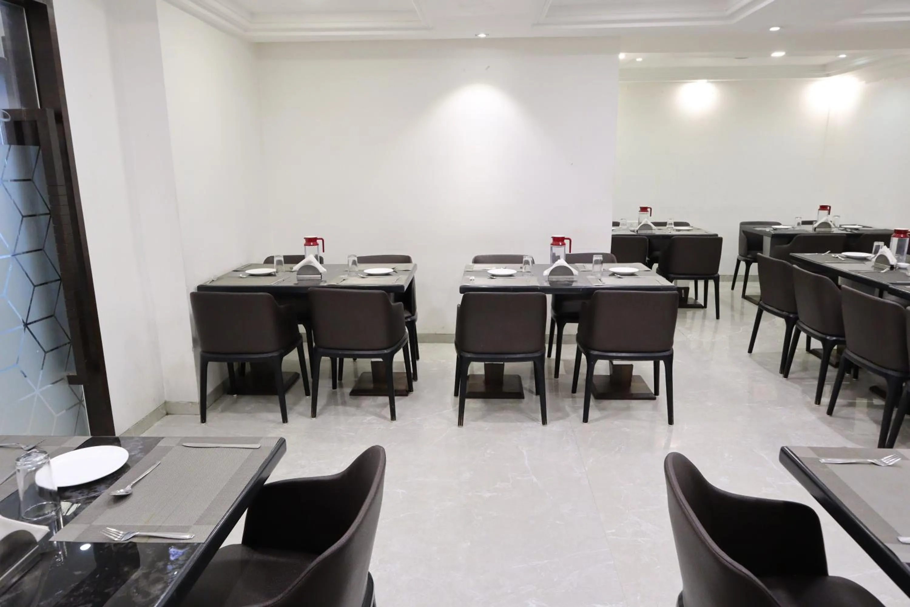 Restaurant/places to eat in Hotel Supreme - Cuffe Parade