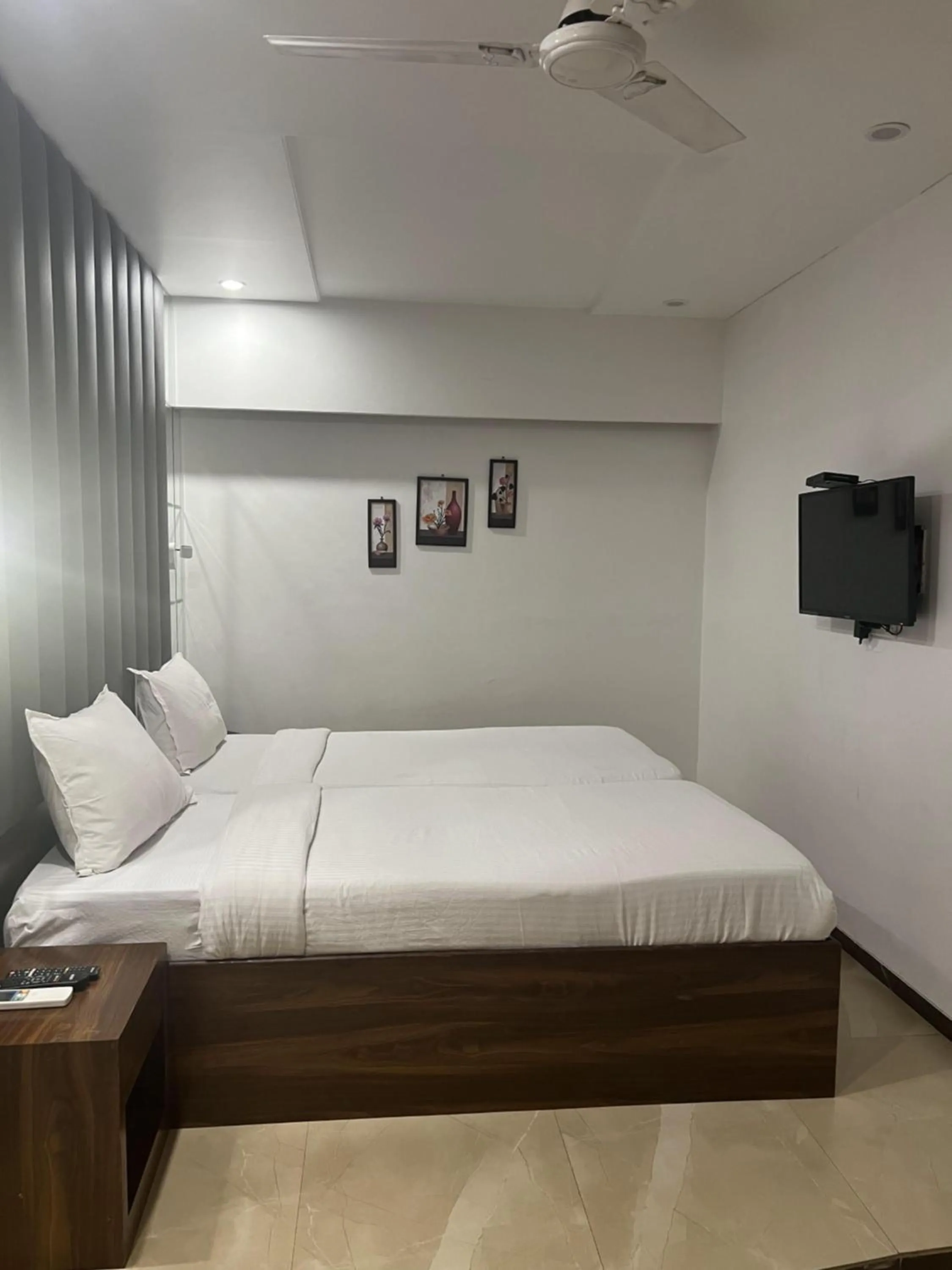 Bed in Hotel Supreme - Cuffe Parade