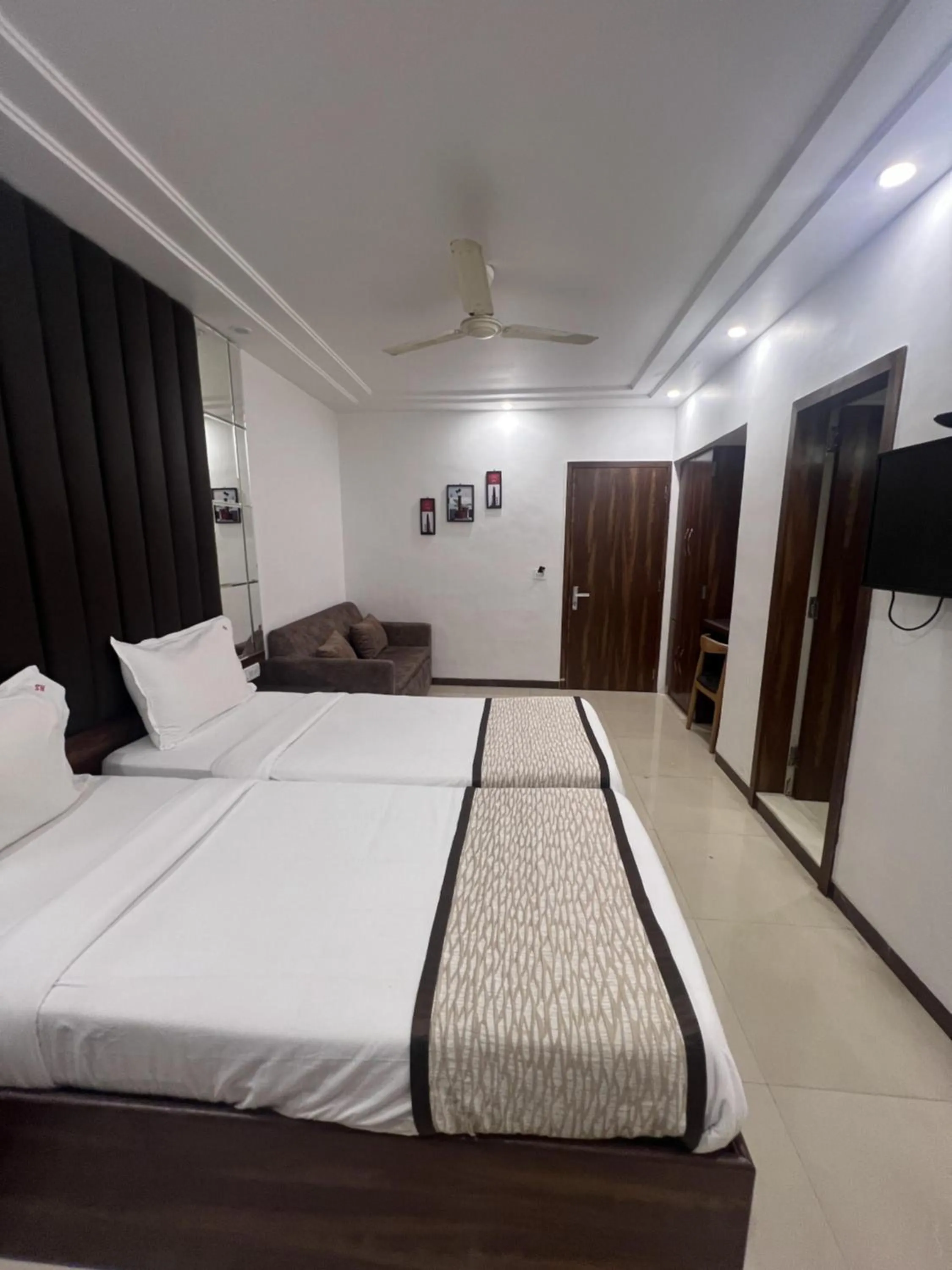 Bed in Hotel Supreme - Cuffe Parade
