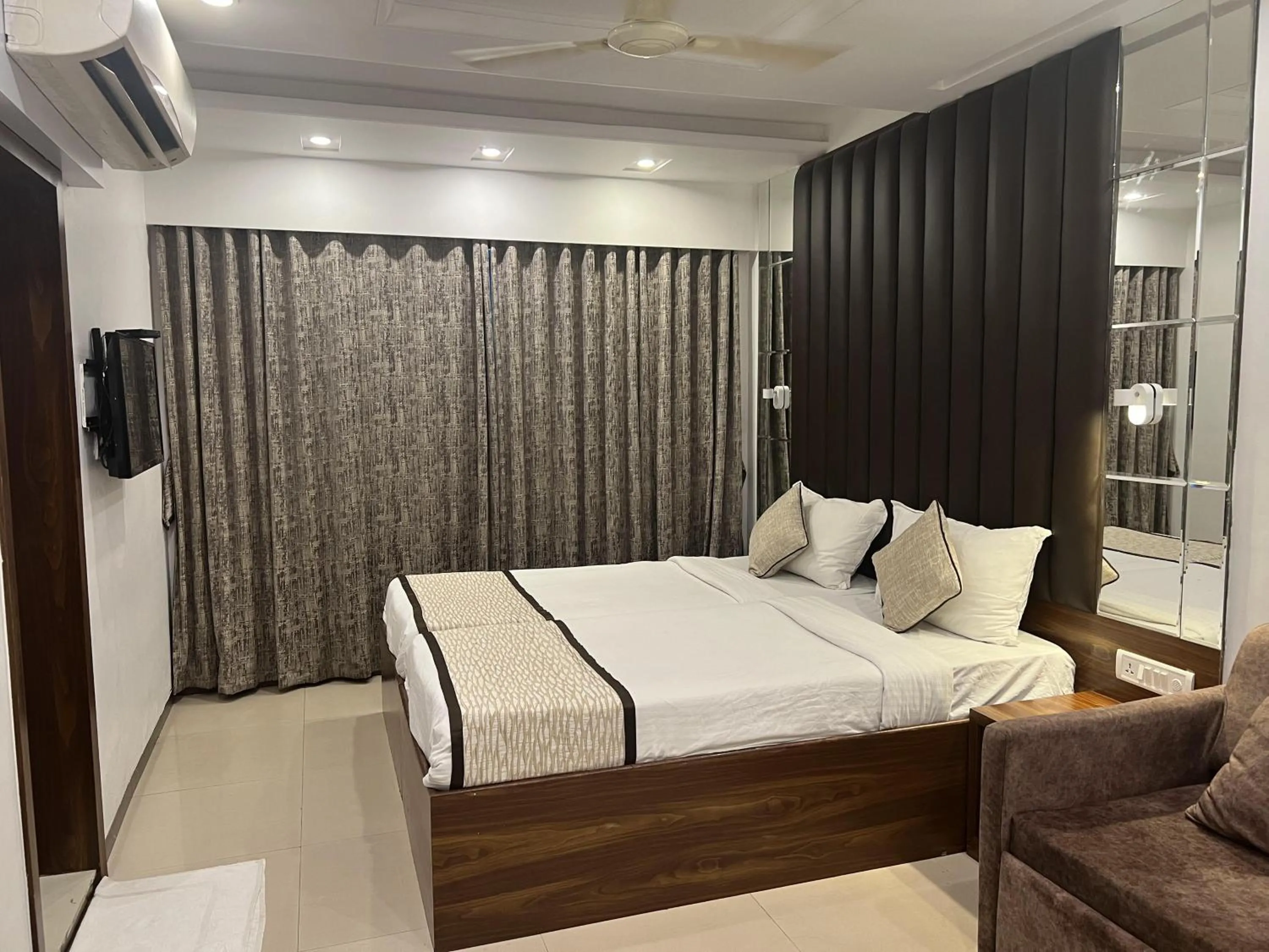 Bed in Hotel Supreme - Cuffe Parade