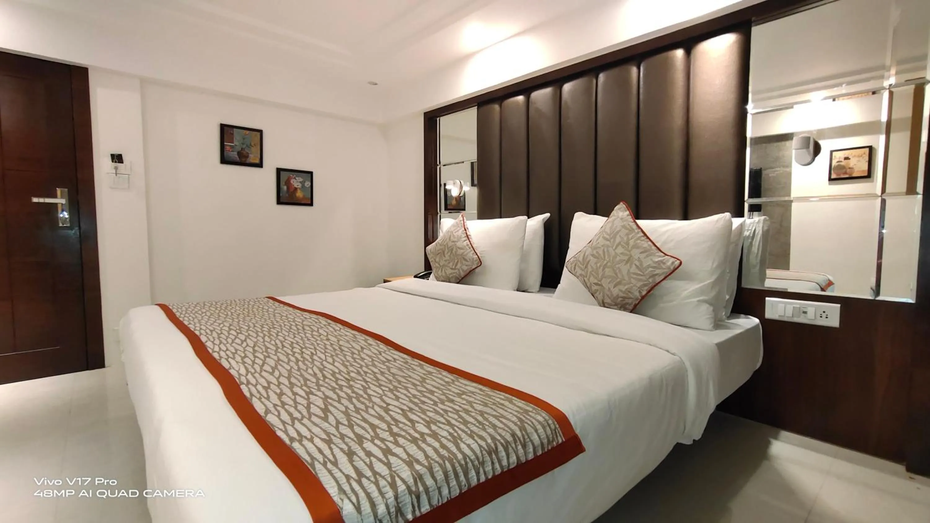 Bedroom, Bed in Hotel Supreme - Cuffe Parade