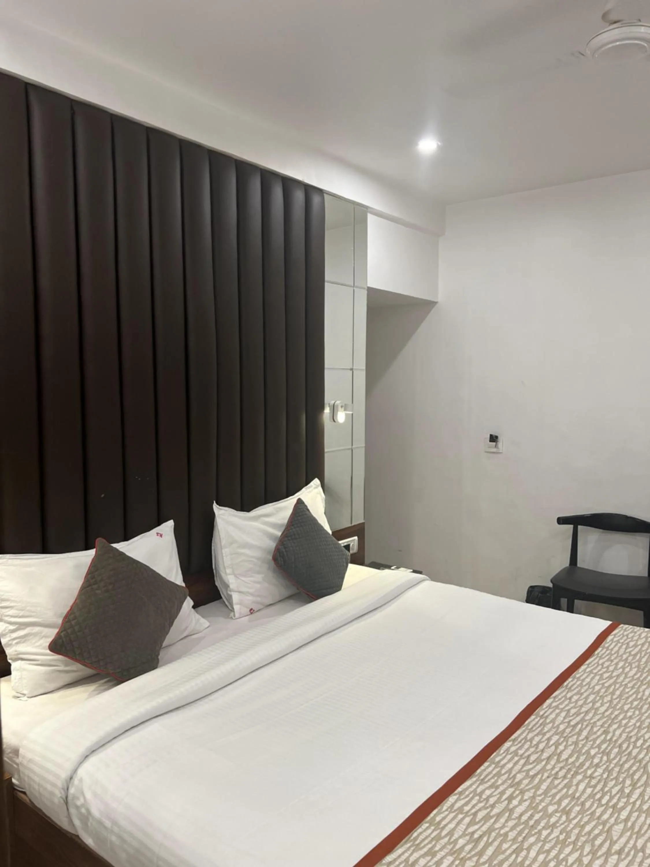Bed in Hotel Supreme - Cuffe Parade