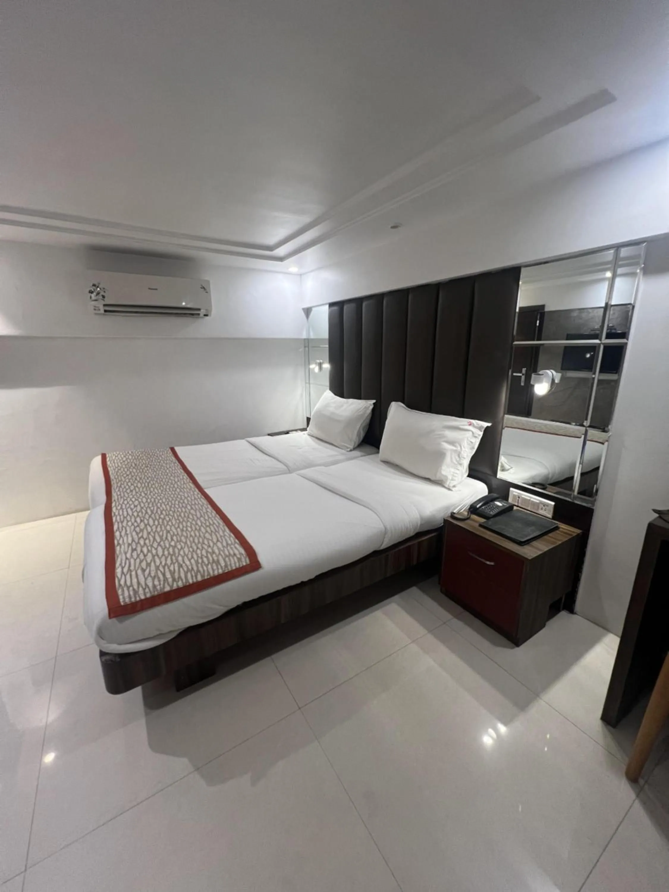 Bed in Hotel Supreme - Cuffe Parade
