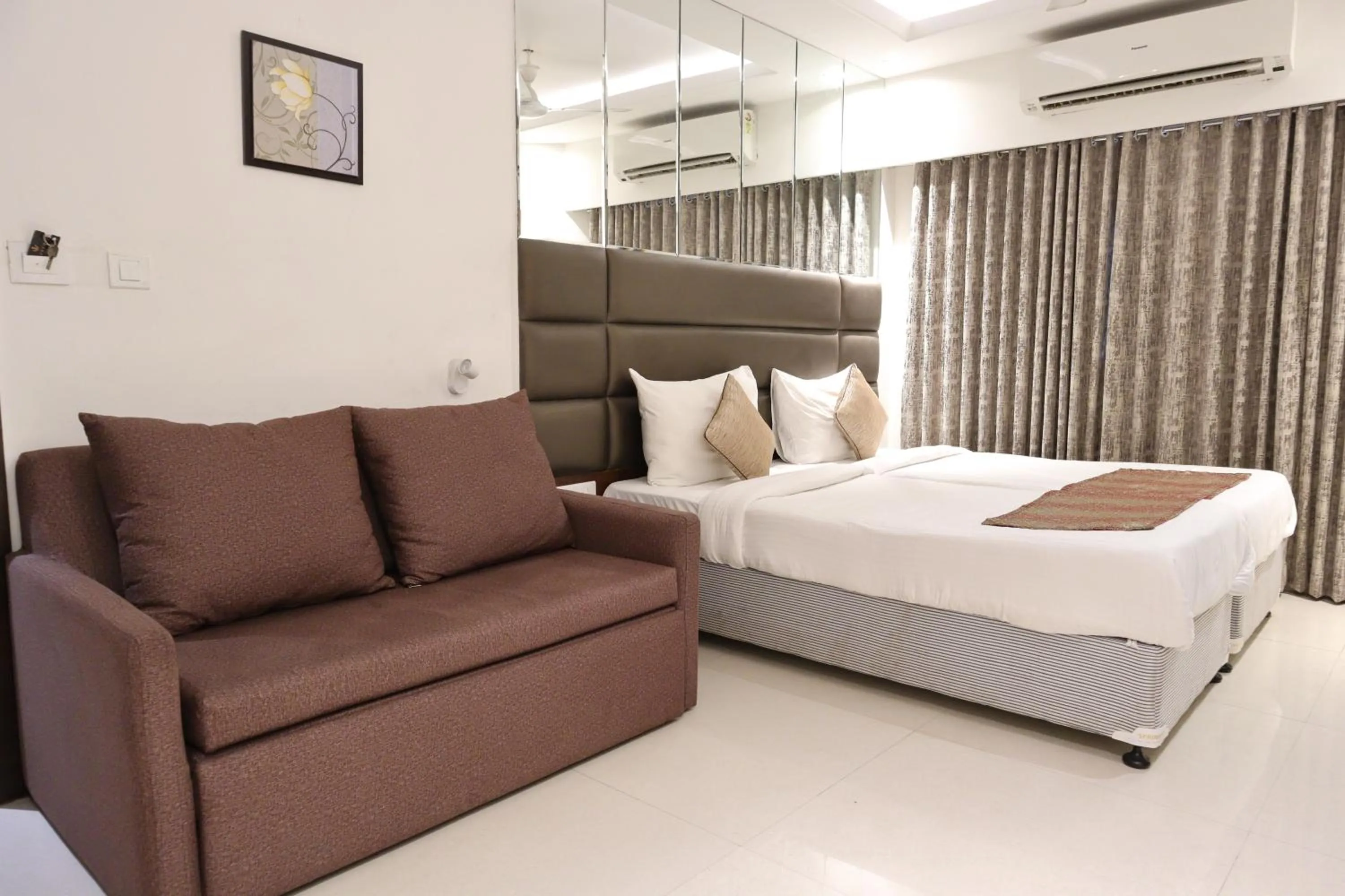 Bedroom, Bed in Hotel Supreme - Cuffe Parade