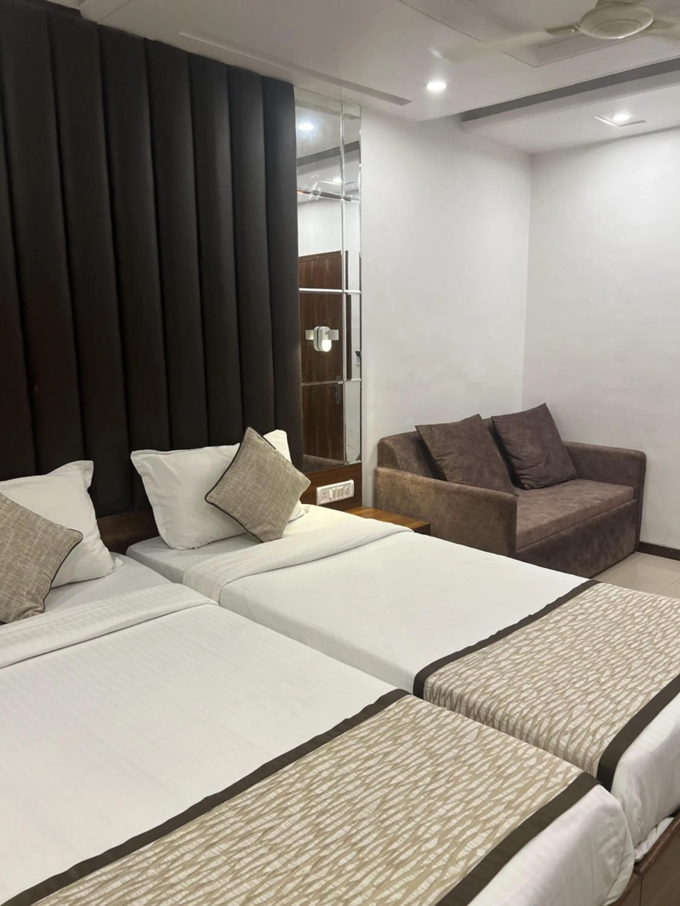 Bed in Hotel Supreme - Cuffe Parade