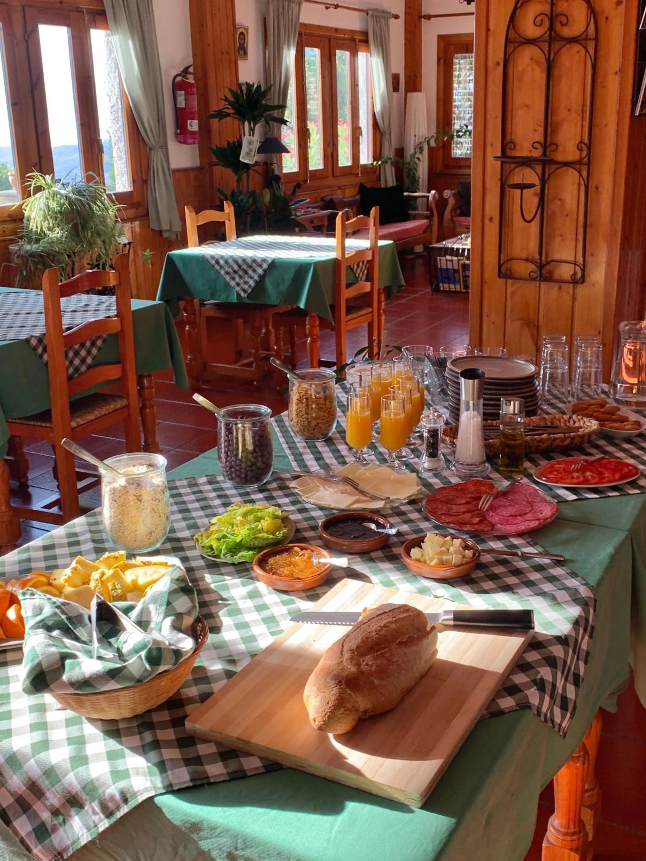 Restaurant/places to eat in Hotel los Bérchules