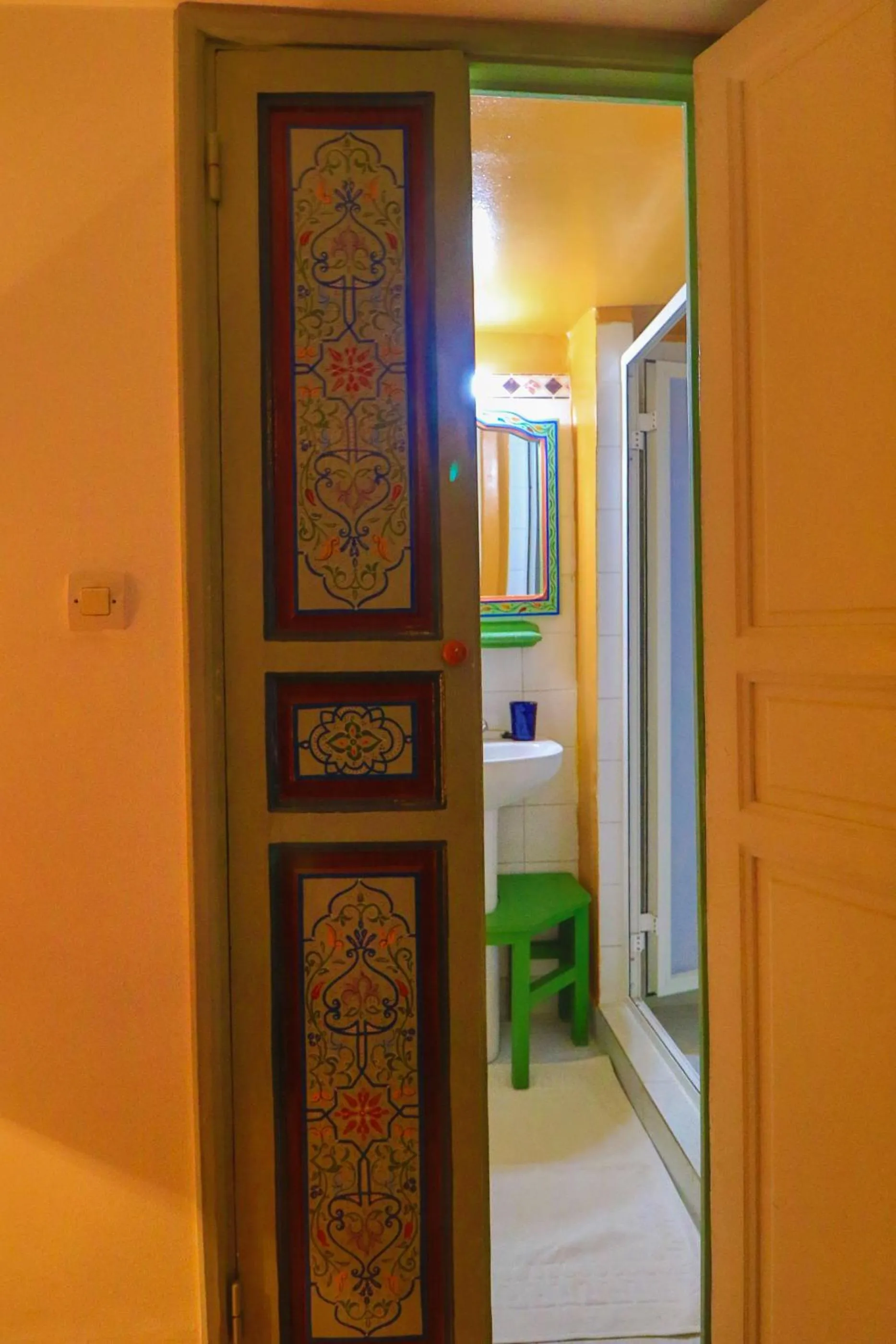 Shower in Les Matins Bleus