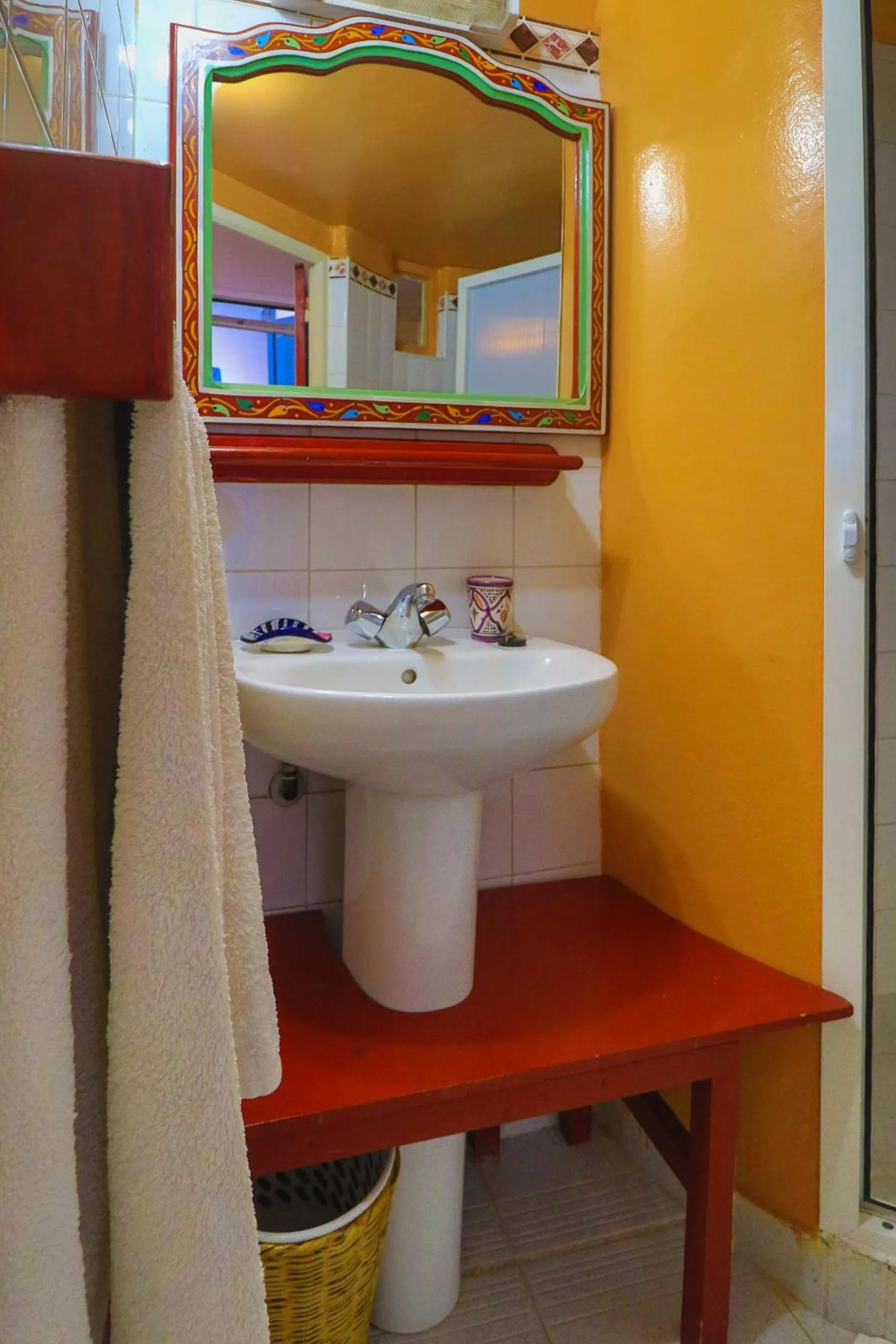 Shower in Les Matins Bleus