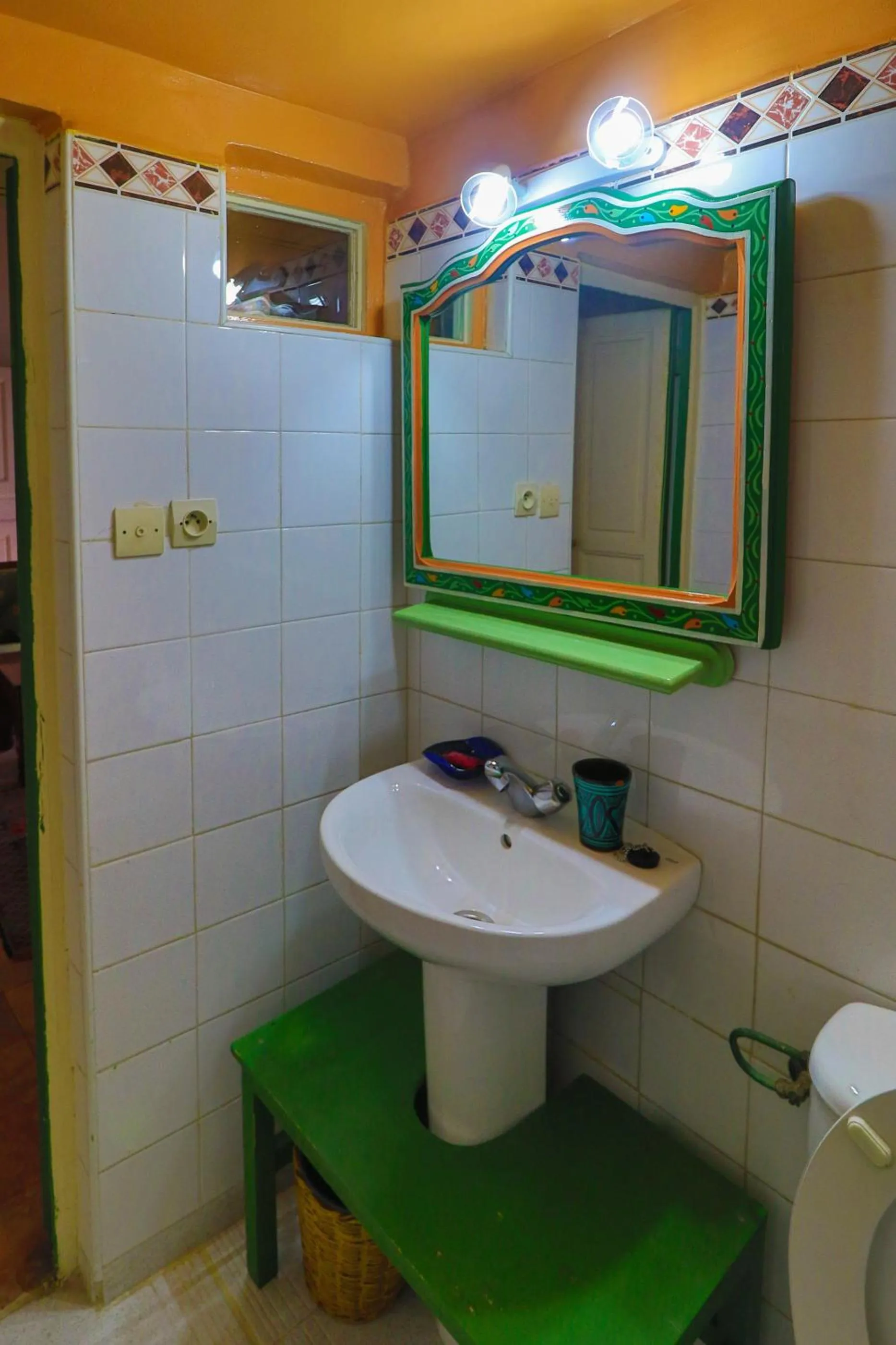 Shower in Les Matins Bleus